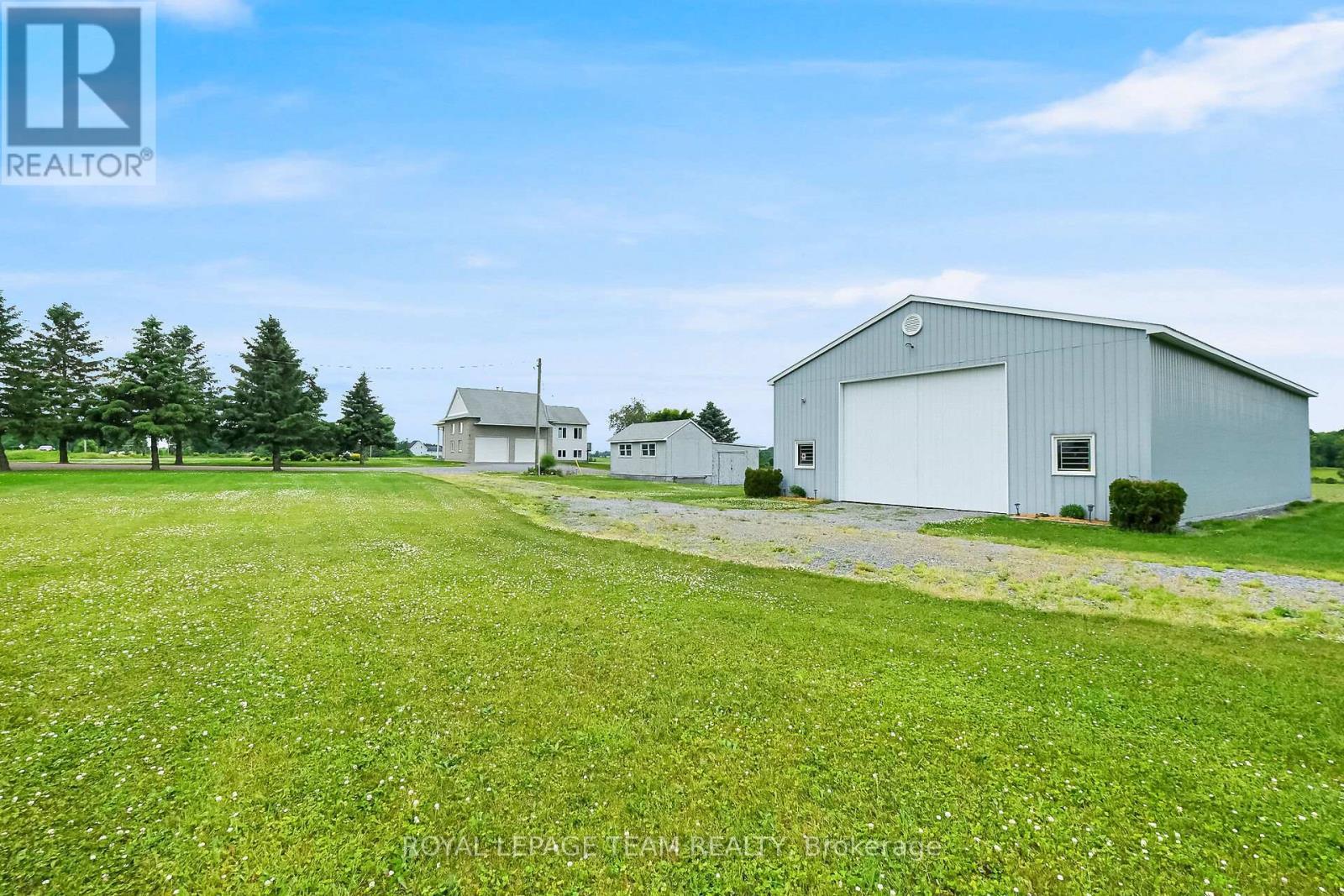 












8665 RUSSELL ROAD

,
Ottawa,




Ontario
K4B0J7

