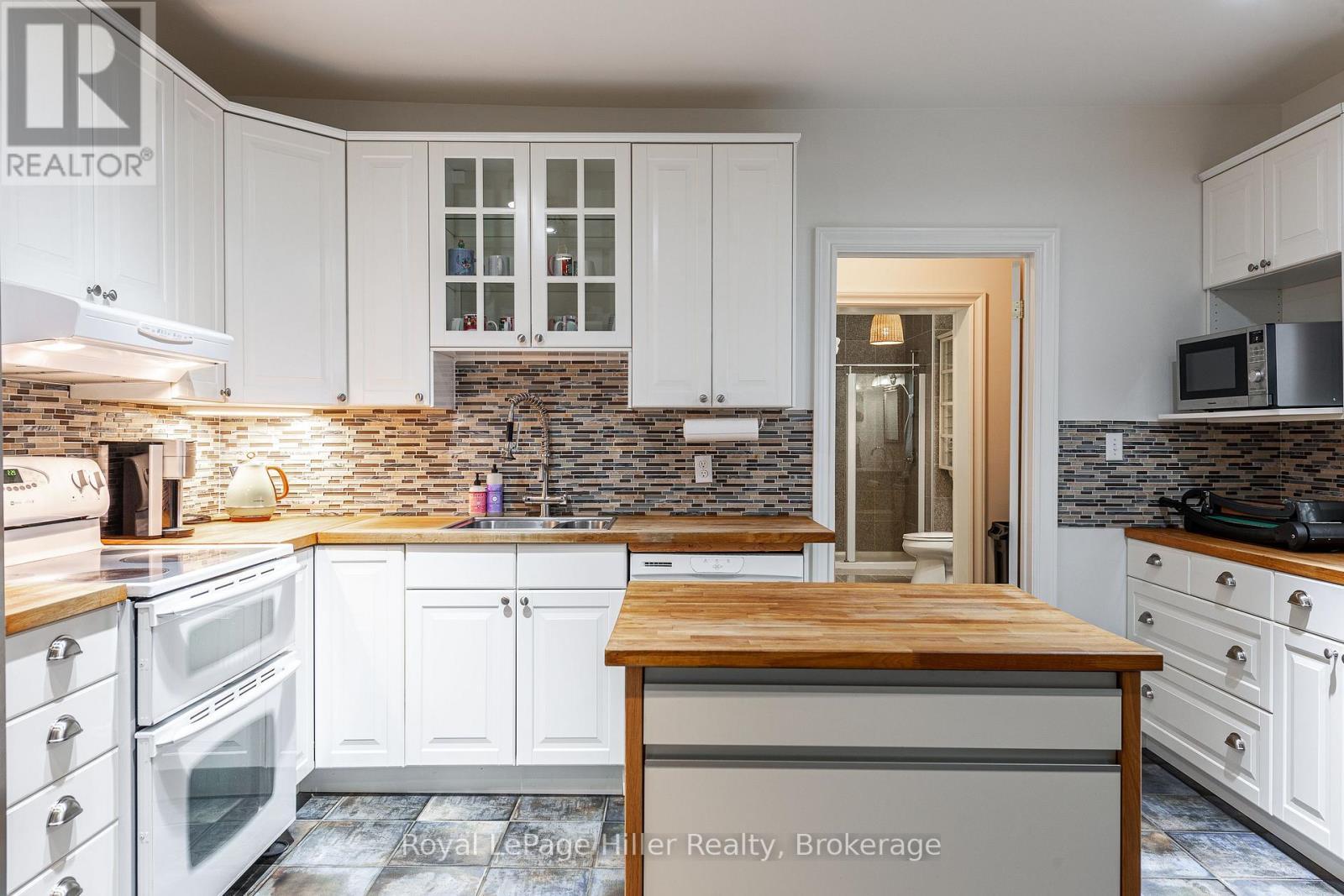 












2215 LINE 34 LINE

,
Perth East (Shakespeare),




Ontario
N0B2P0

