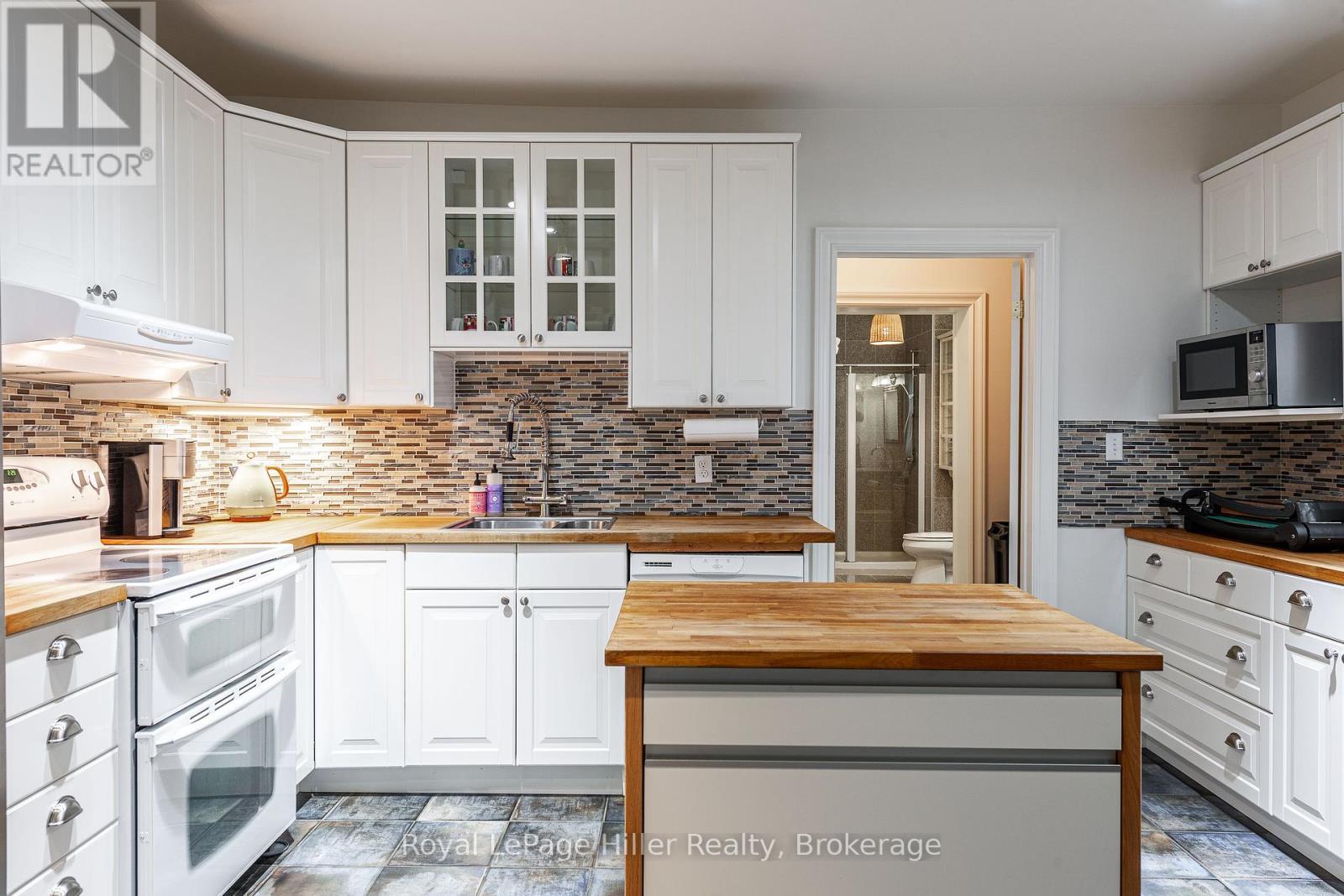 












2215 LINE 34 LINE

,
Perth East (Shakespeare),




Ontario
N0B2P0

