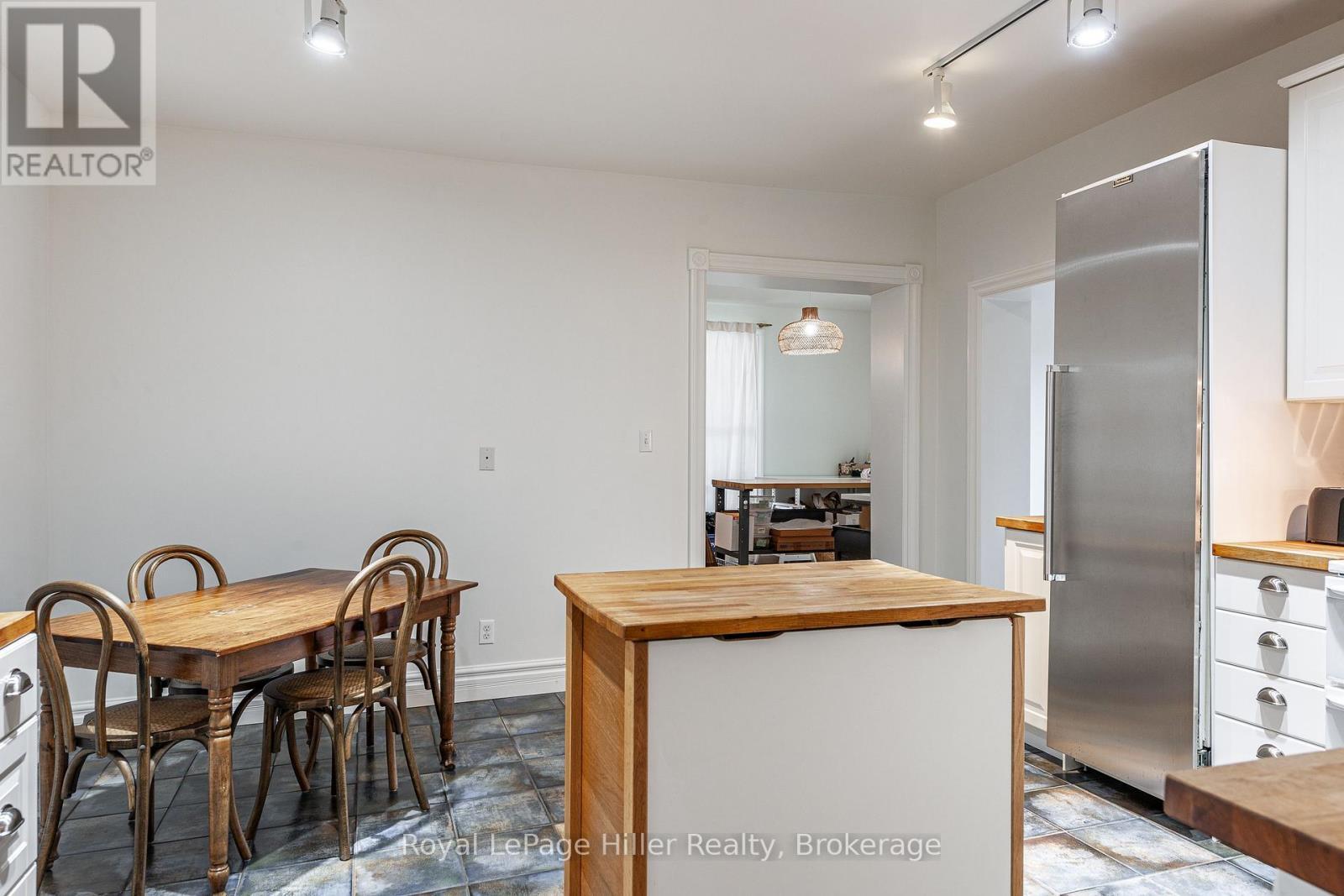 












2215 LINE 34 LINE

,
Perth East (Shakespeare),




Ontario
N0B2P0

