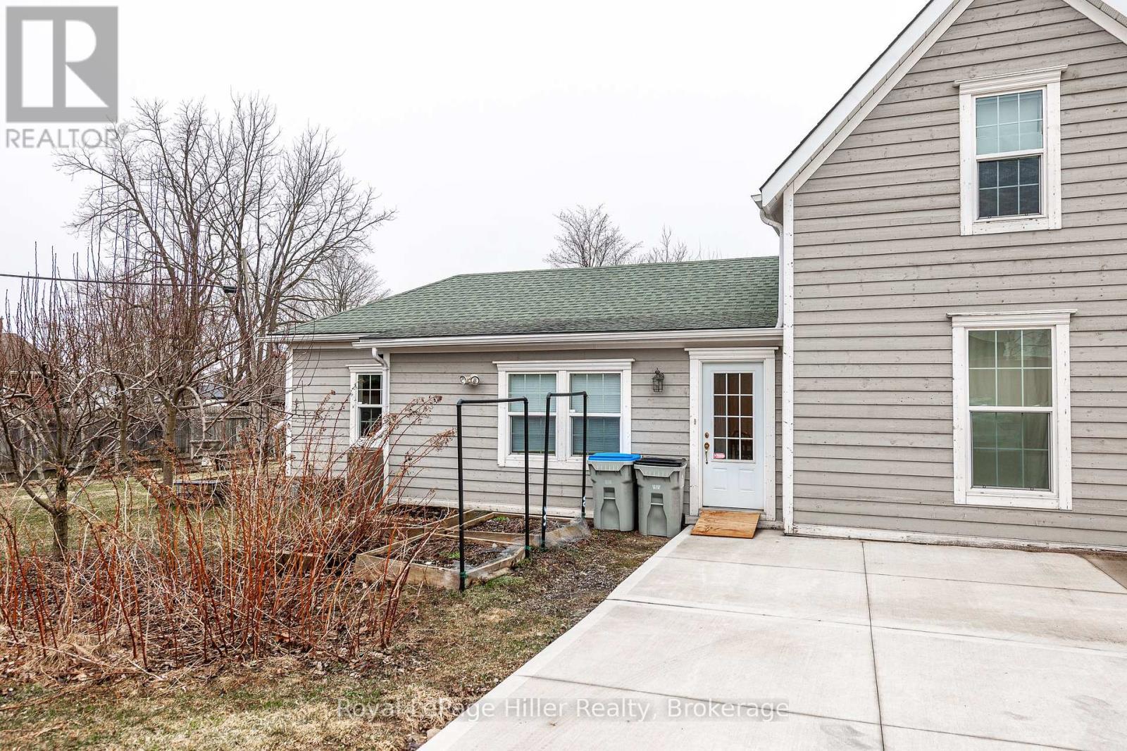 












2215 LINE 34 LINE

,
Perth East (Shakespeare),




Ontario
N0B2P0

