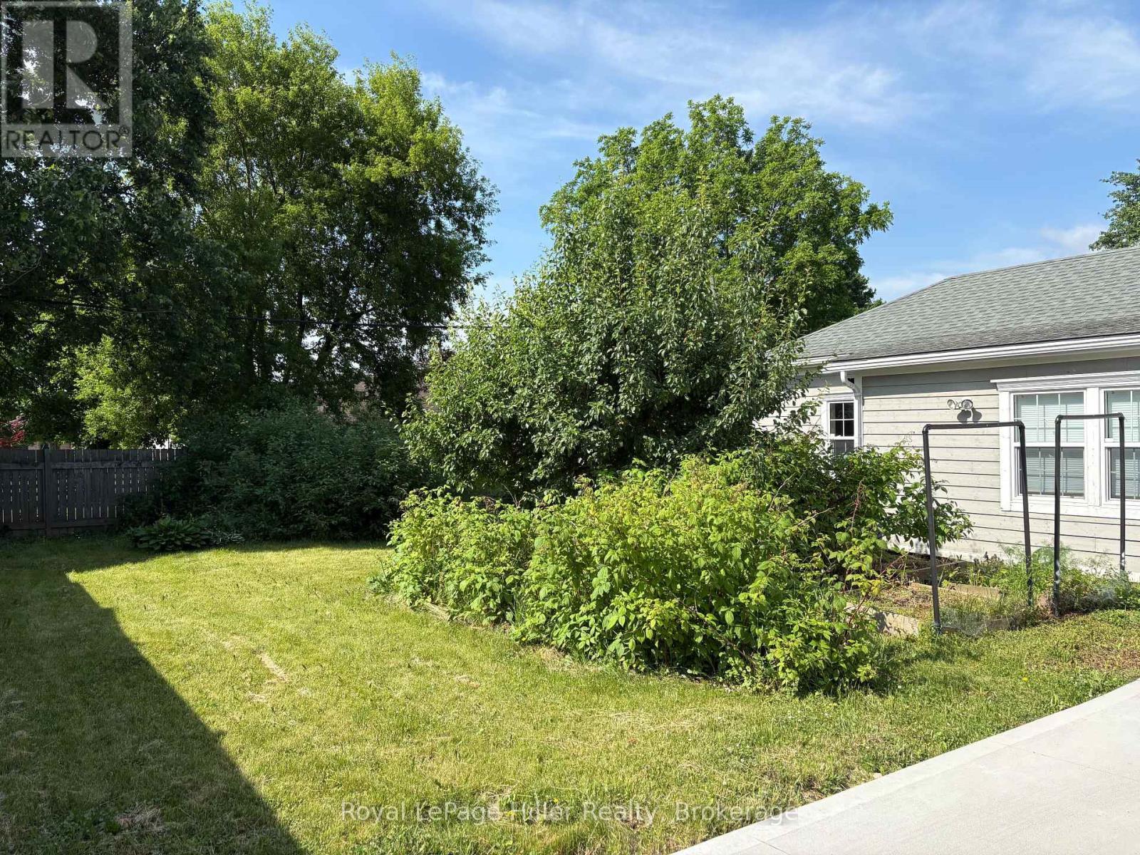 












2215 LINE 34 LINE

,
Perth East (Shakespeare),




Ontario
N0B2P0

