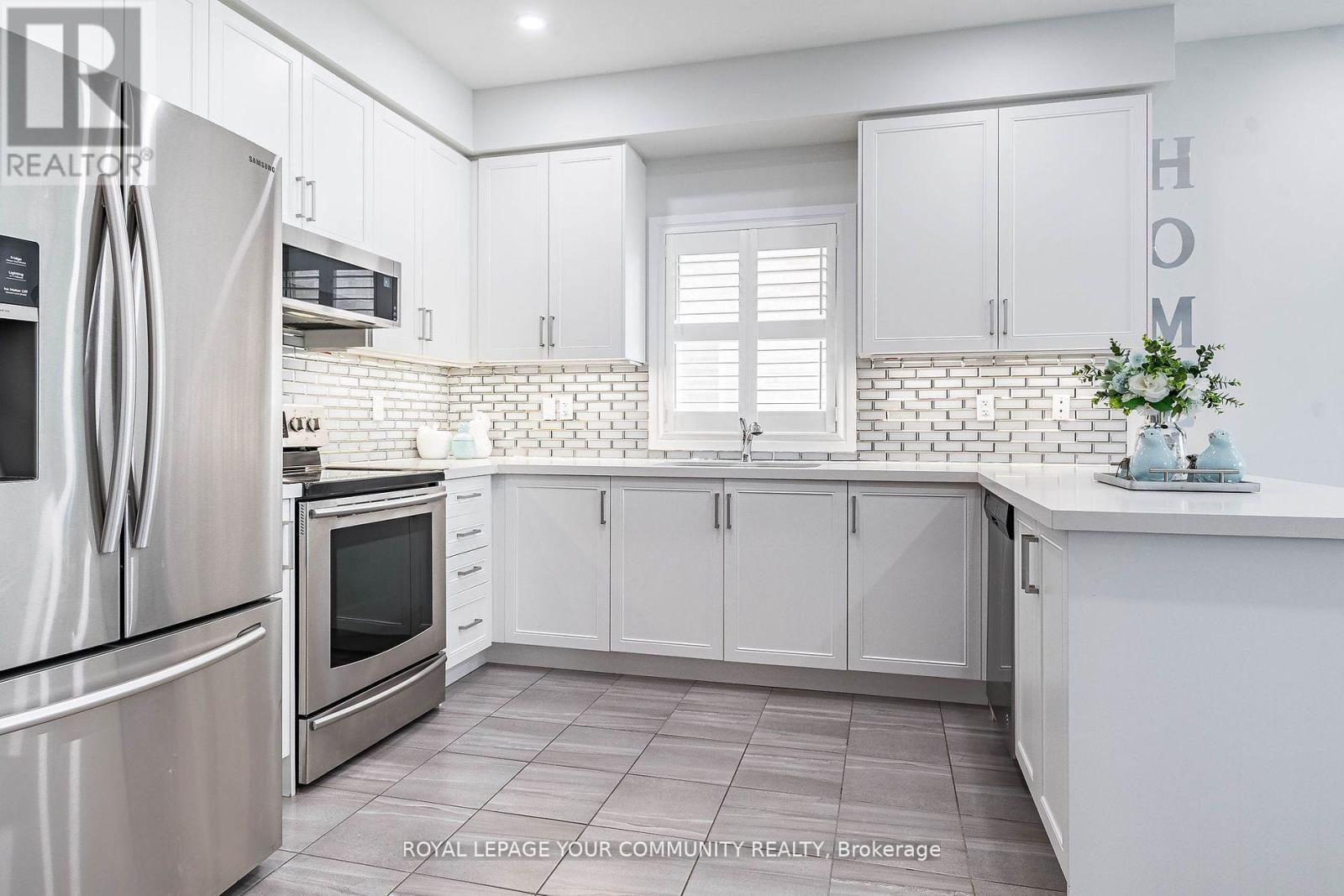 












259 CHELSEA CRESCENT

,
Bradford West Gwillimbury,




Ontario
L3Z4G7

