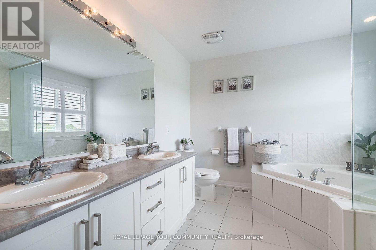 












259 CHELSEA CRESCENT

,
Bradford West Gwillimbury,




Ontario
L3Z4G7

