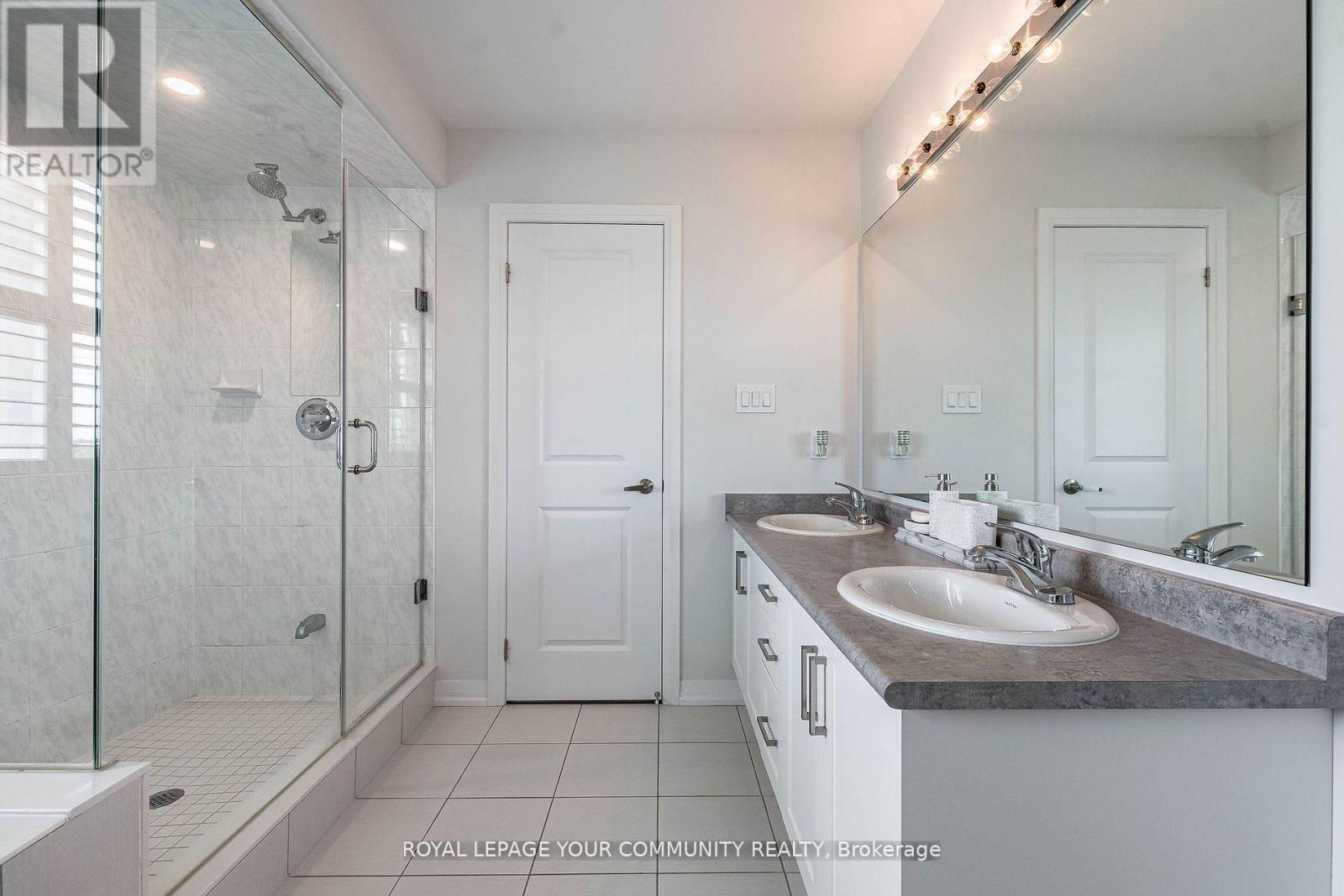 












259 CHELSEA CRESCENT

,
Bradford West Gwillimbury,




Ontario
L3Z4G7

