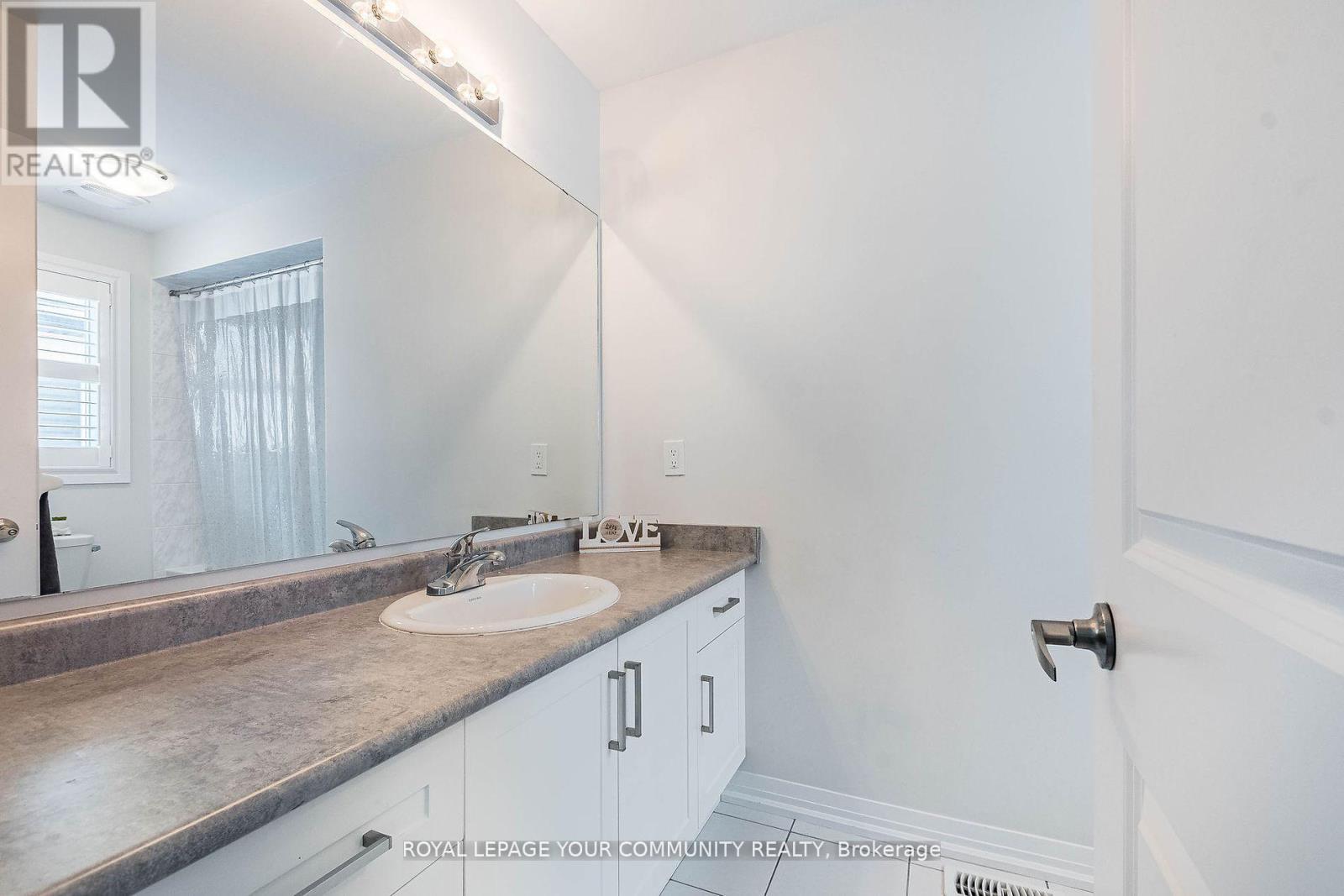 












259 CHELSEA CRESCENT

,
Bradford West Gwillimbury,




Ontario
L3Z4G7

