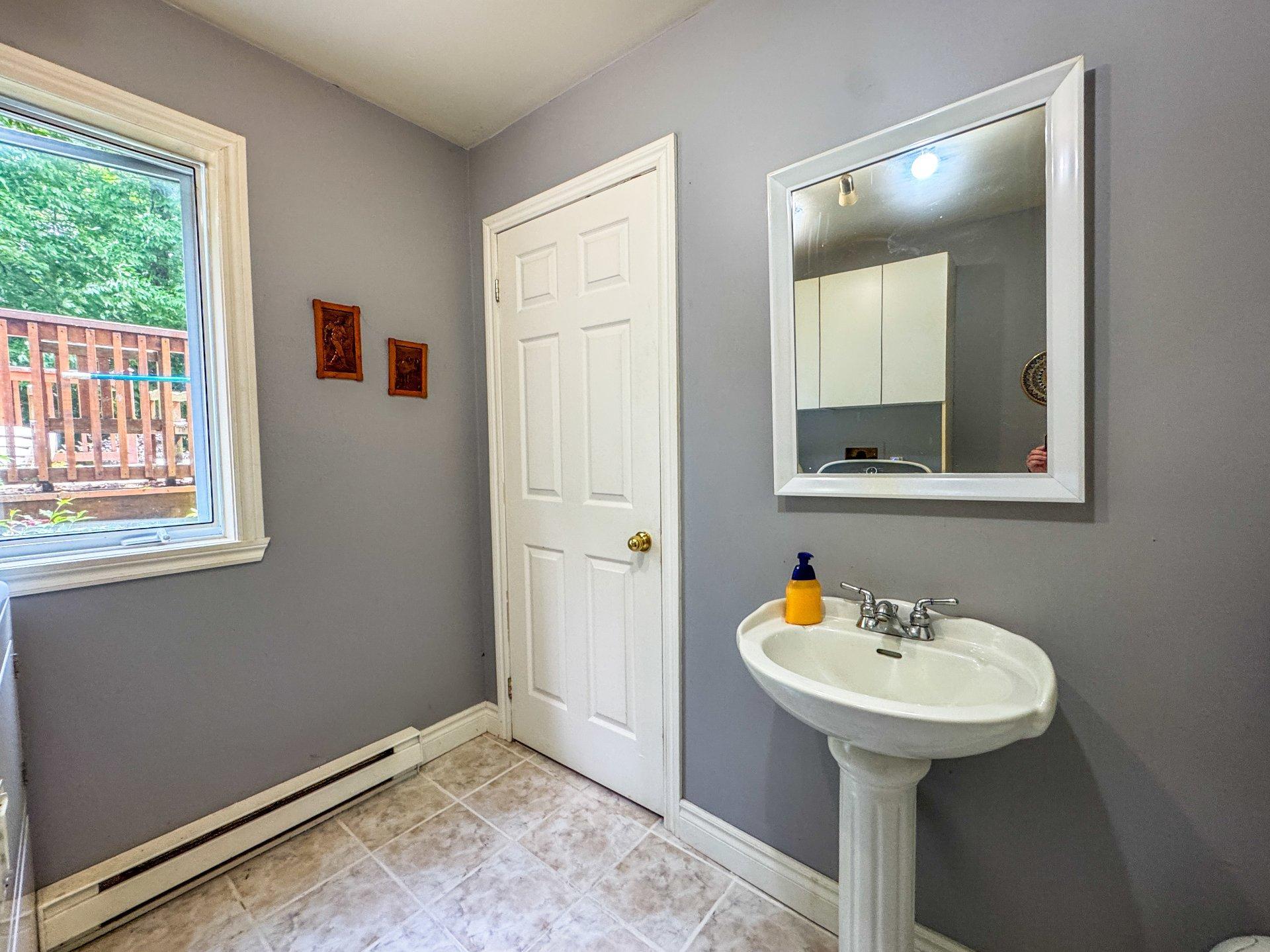 









10


Rue de San-Pedro

,
Grenville-sur-la-Rouge,




QC
J0V1B0

