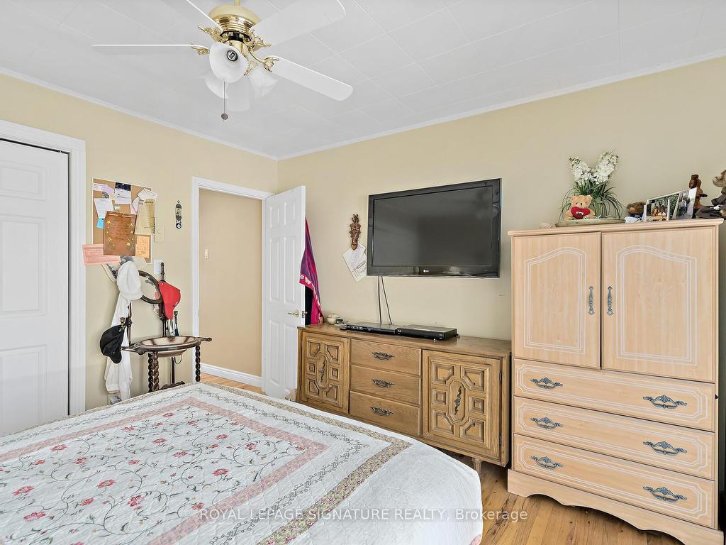 









1047


Lagoon

Road,
Highlands East,




ON
K0L 1C0


