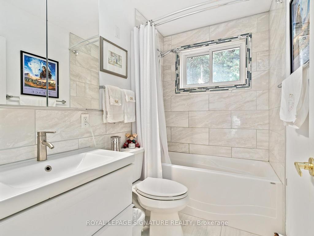 









1047


Lagoon

Road,
Highlands East,




ON
K0L 1C0

