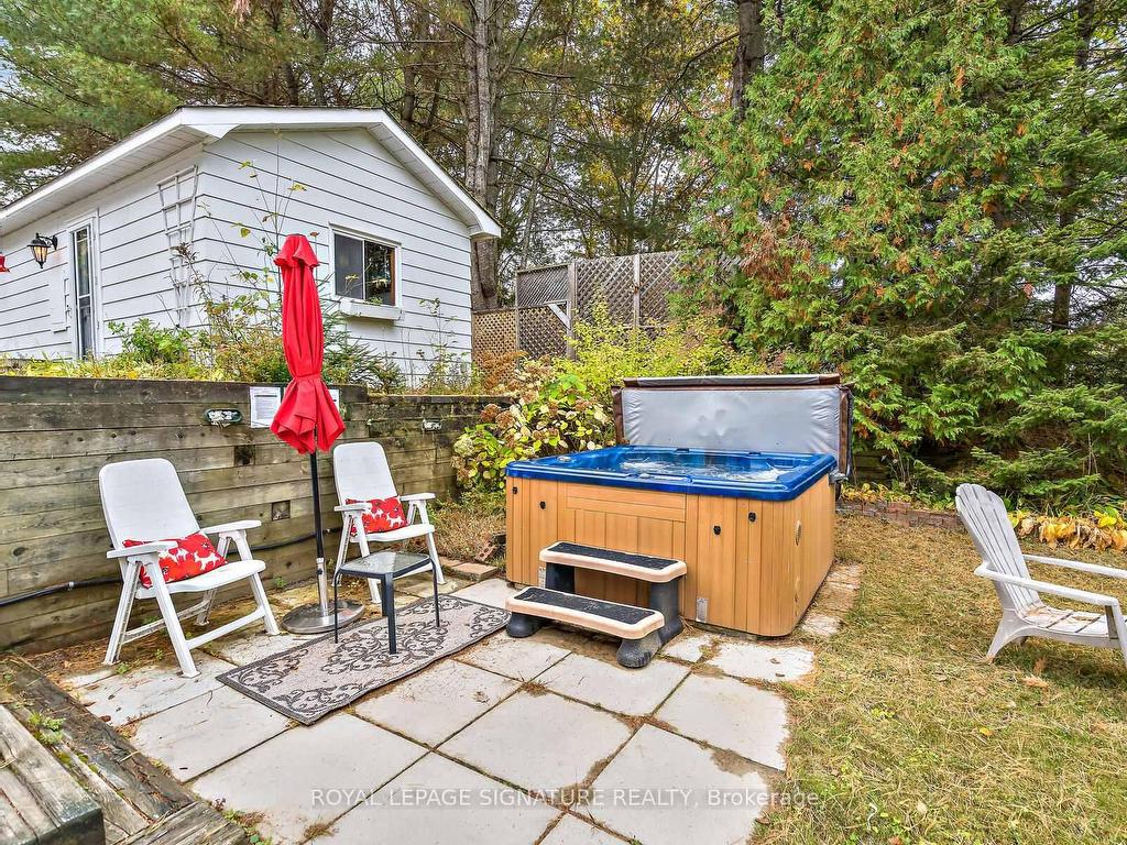 









1047


Lagoon

Road,
Highlands East,




ON
K0L 1C0

