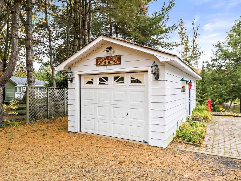 









1047


Lagoon

Road,
Highlands East,




ON
K0L 1C0

