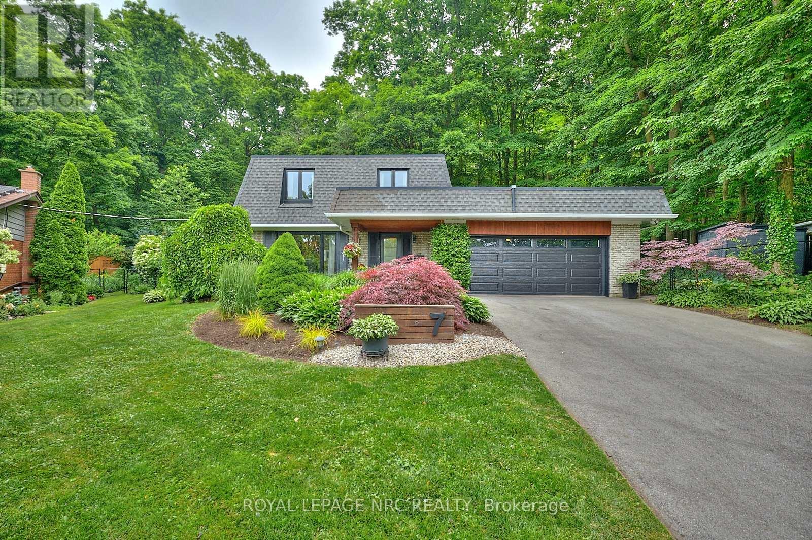 












7 CAMELOT COURT

,
St. Catharines (Glendale/Glenridge),




Ontario
L2T3R4

