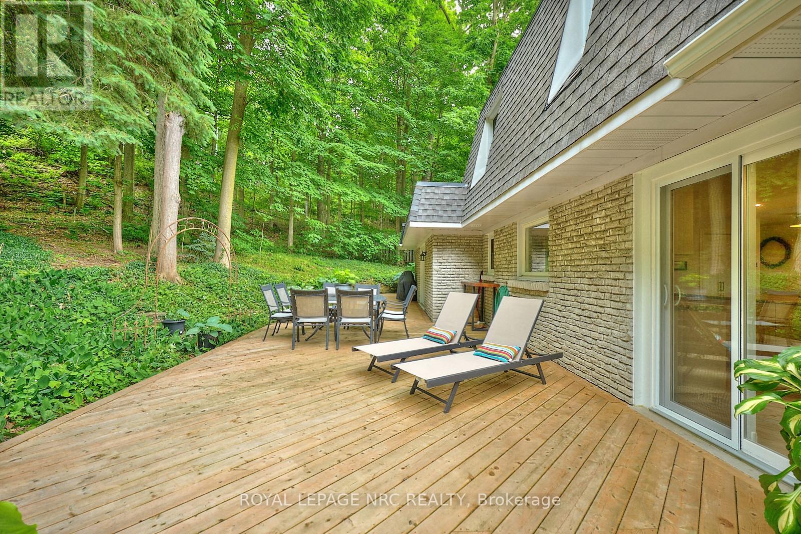 












7 CAMELOT COURT

,
St. Catharines (Glendale/Glenridge),




Ontario
L2T3R4

