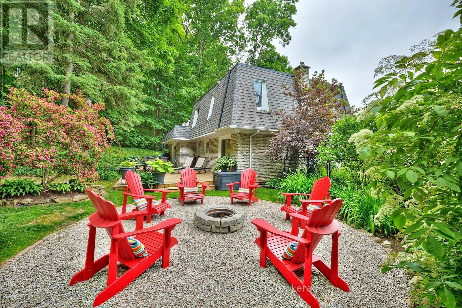 












7 CAMELOT COURT

,
St. Catharines (Glendale/Glenridge),




Ontario
L2T3R4

