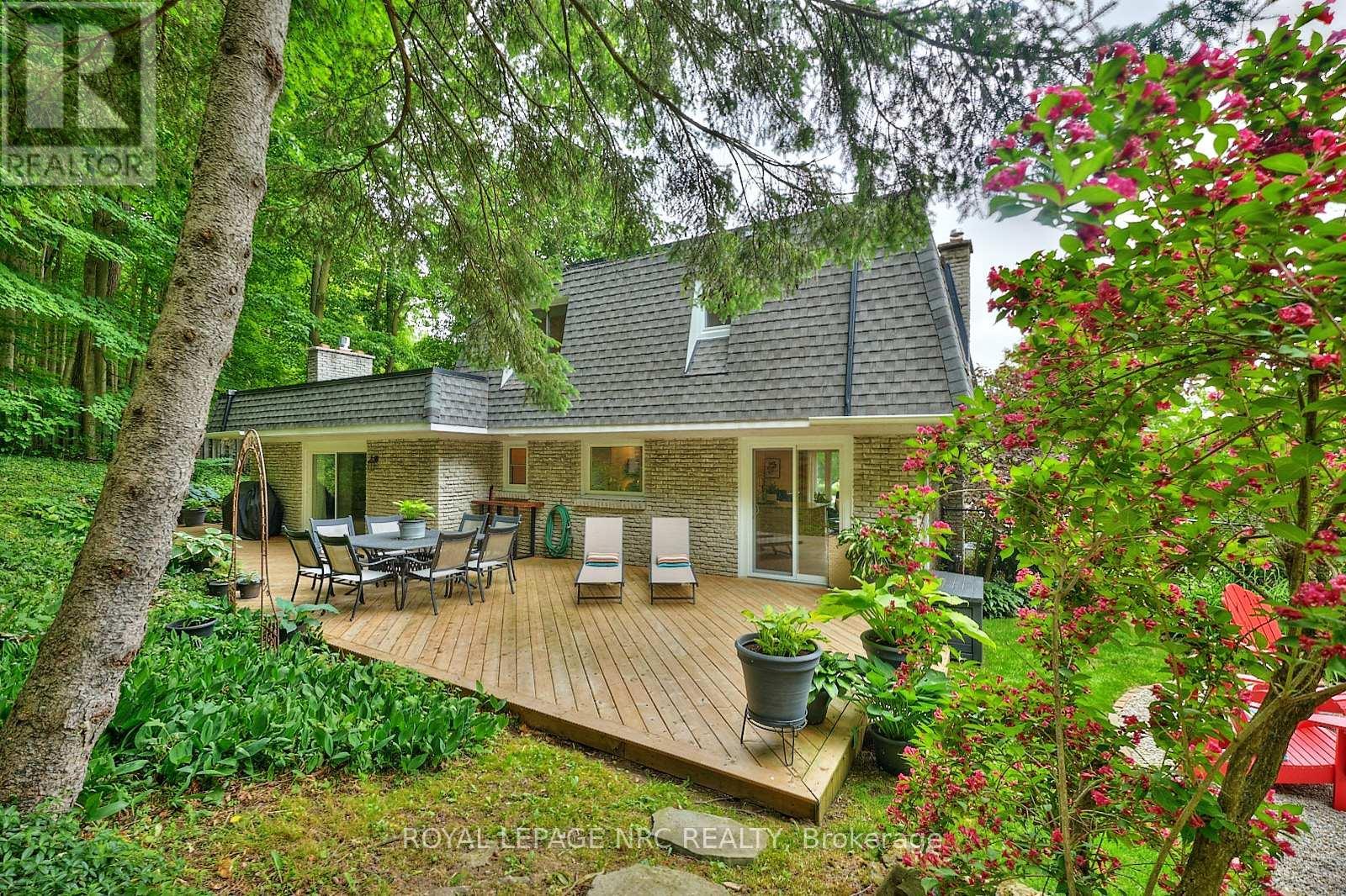 












7 CAMELOT COURT

,
St. Catharines (Glendale/Glenridge),




Ontario
L2T3R4

