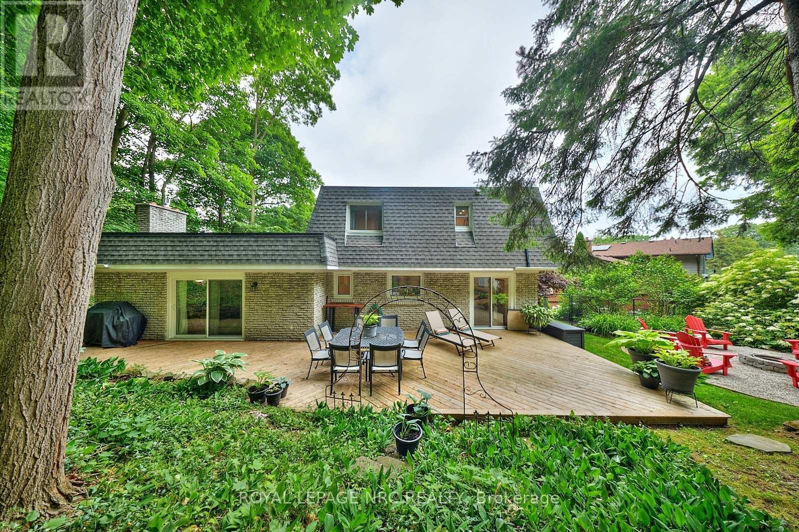 












7 CAMELOT COURT

,
St. Catharines (Glendale/Glenridge),




Ontario
L2T3R4


