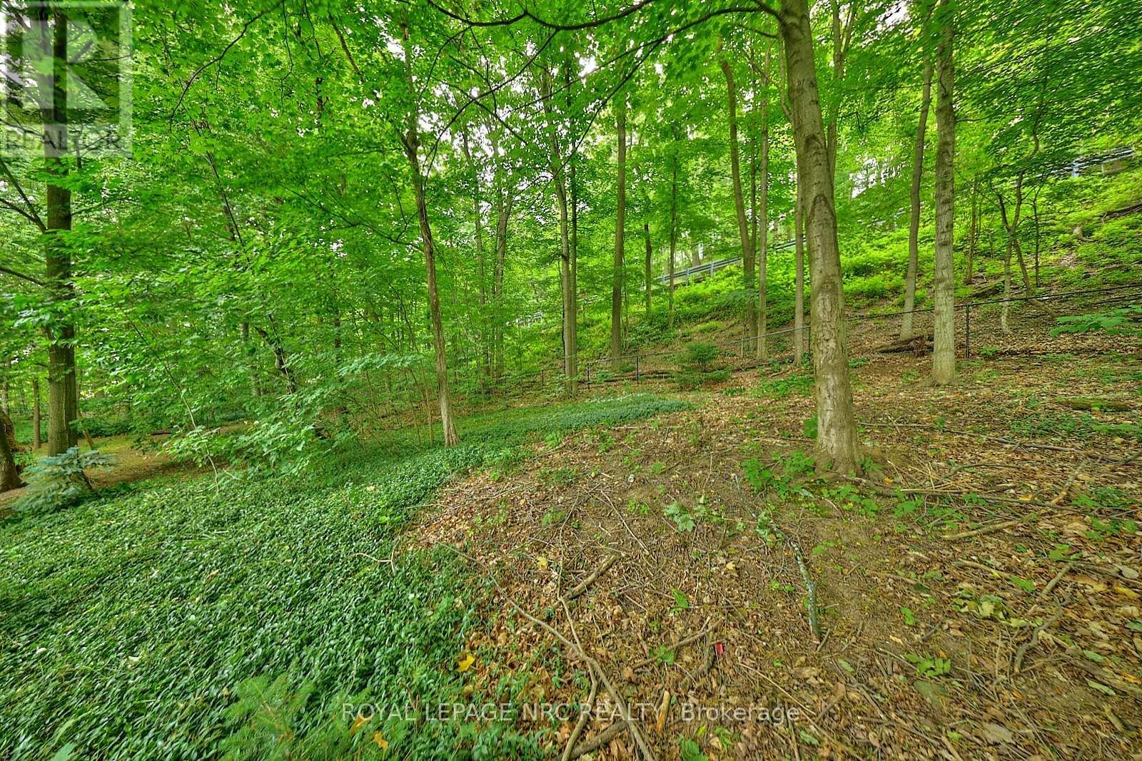 












7 CAMELOT COURT

,
St. Catharines (Glendale/Glenridge),




Ontario
L2T3R4

