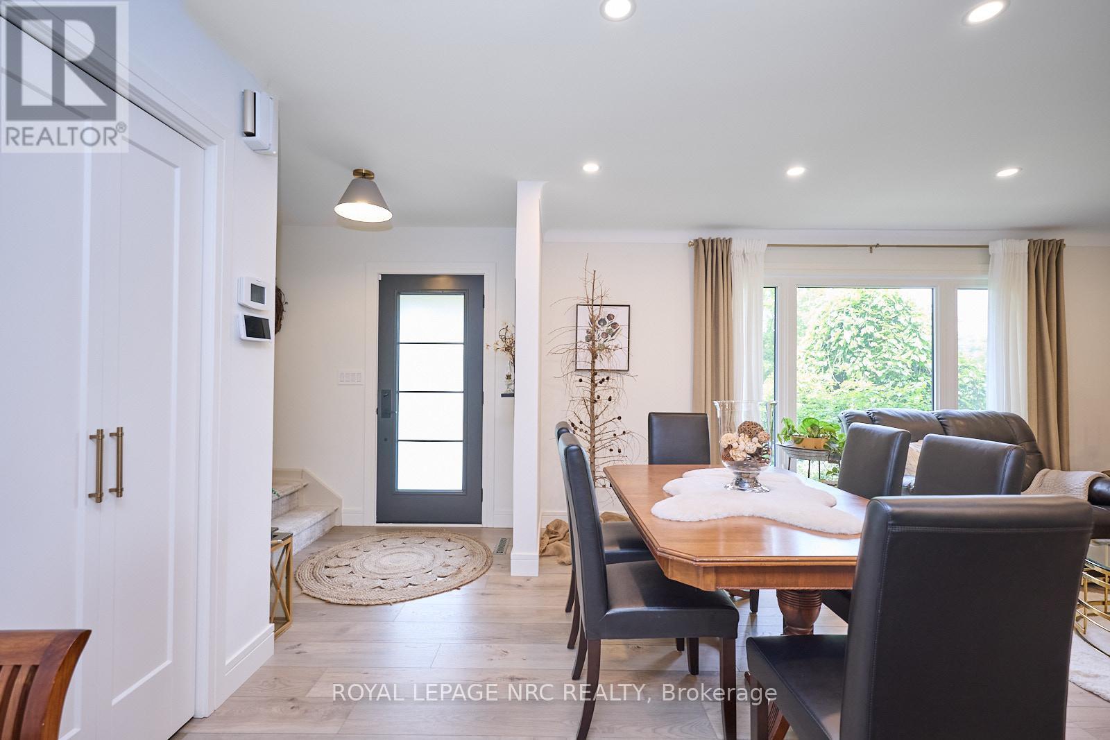 












7 CAMELOT COURT

,
St. Catharines (Glendale/Glenridge),




Ontario
L2T3R4

