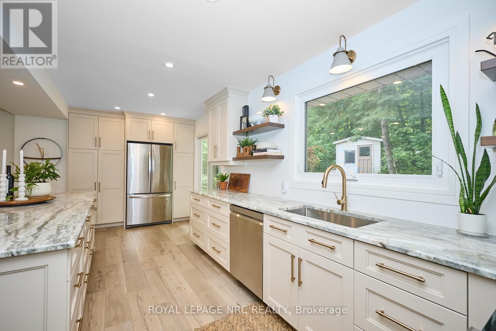












7 CAMELOT COURT

,
St. Catharines (Glendale/Glenridge),




Ontario
L2T3R4


