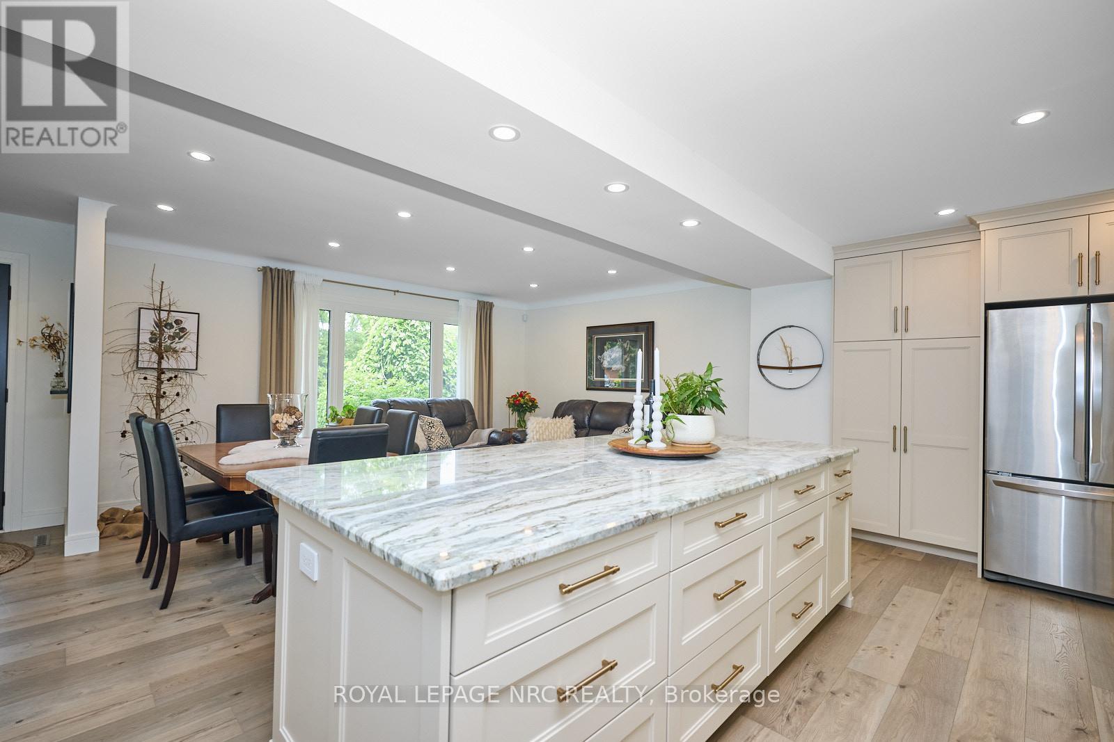 












7 CAMELOT COURT

,
St. Catharines (Glendale/Glenridge),




Ontario
L2T3R4

