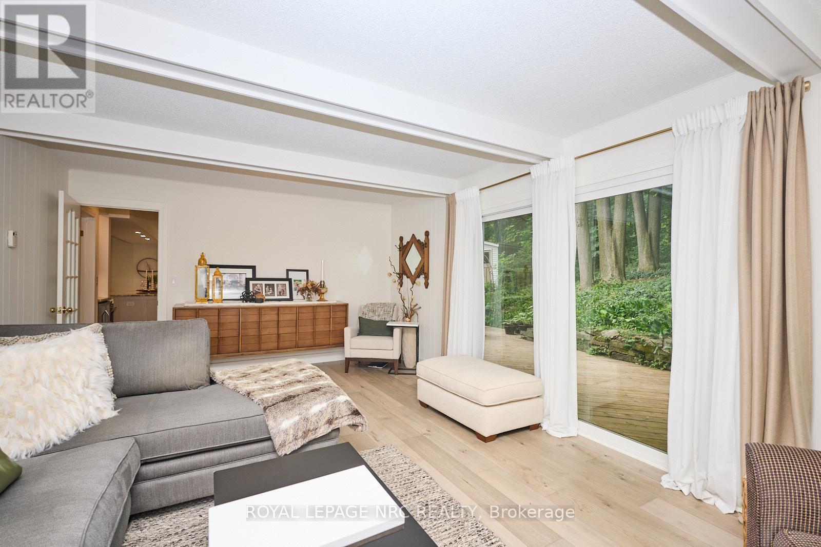 












7 CAMELOT COURT

,
St. Catharines (Glendale/Glenridge),




Ontario
L2T3R4

