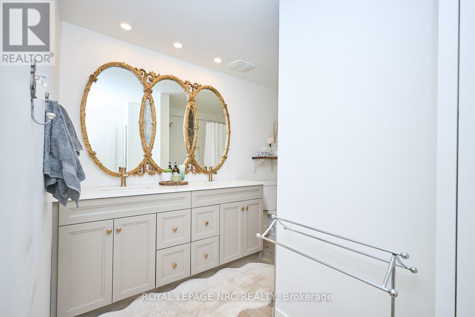 












7 CAMELOT COURT

,
St. Catharines (Glendale/Glenridge),




Ontario
L2T3R4

