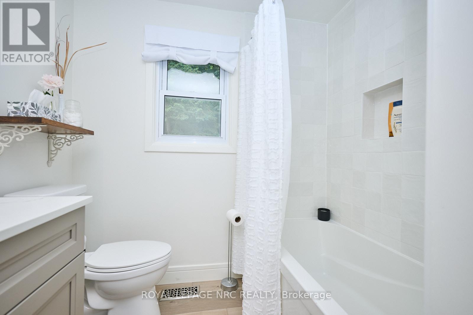 












7 CAMELOT COURT

,
St. Catharines (Glendale/Glenridge),




Ontario
L2T3R4

