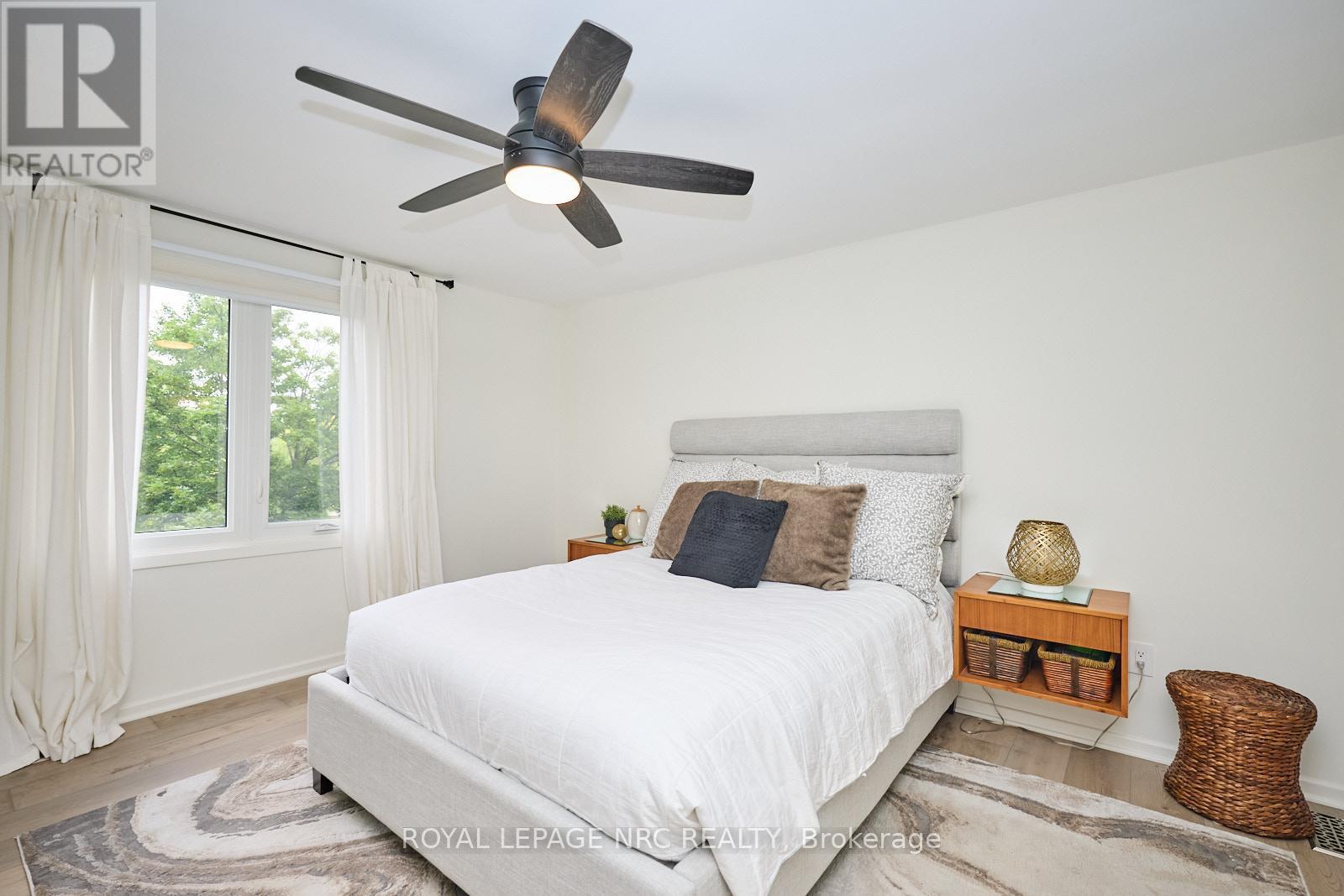 












7 CAMELOT COURT

,
St. Catharines (Glendale/Glenridge),




Ontario
L2T3R4

