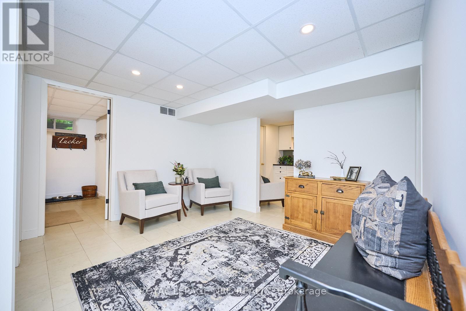 












7 CAMELOT COURT

,
St. Catharines (Glendale/Glenridge),




Ontario
L2T3R4

