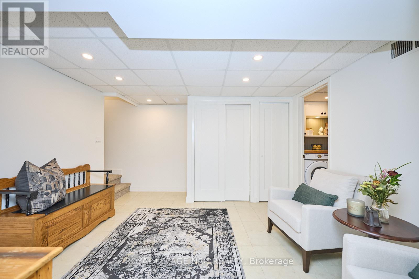 












7 CAMELOT COURT

,
St. Catharines (Glendale/Glenridge),




Ontario
L2T3R4

