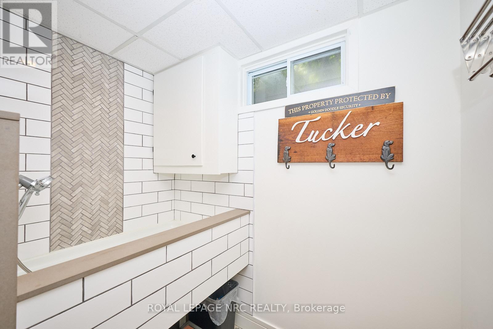 












7 CAMELOT COURT

,
St. Catharines (Glendale/Glenridge),




Ontario
L2T3R4

