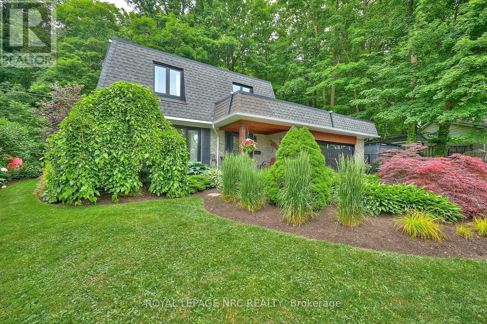 












7 CAMELOT COURT

,
St. Catharines (Glendale/Glenridge),




Ontario
L2T3R4


