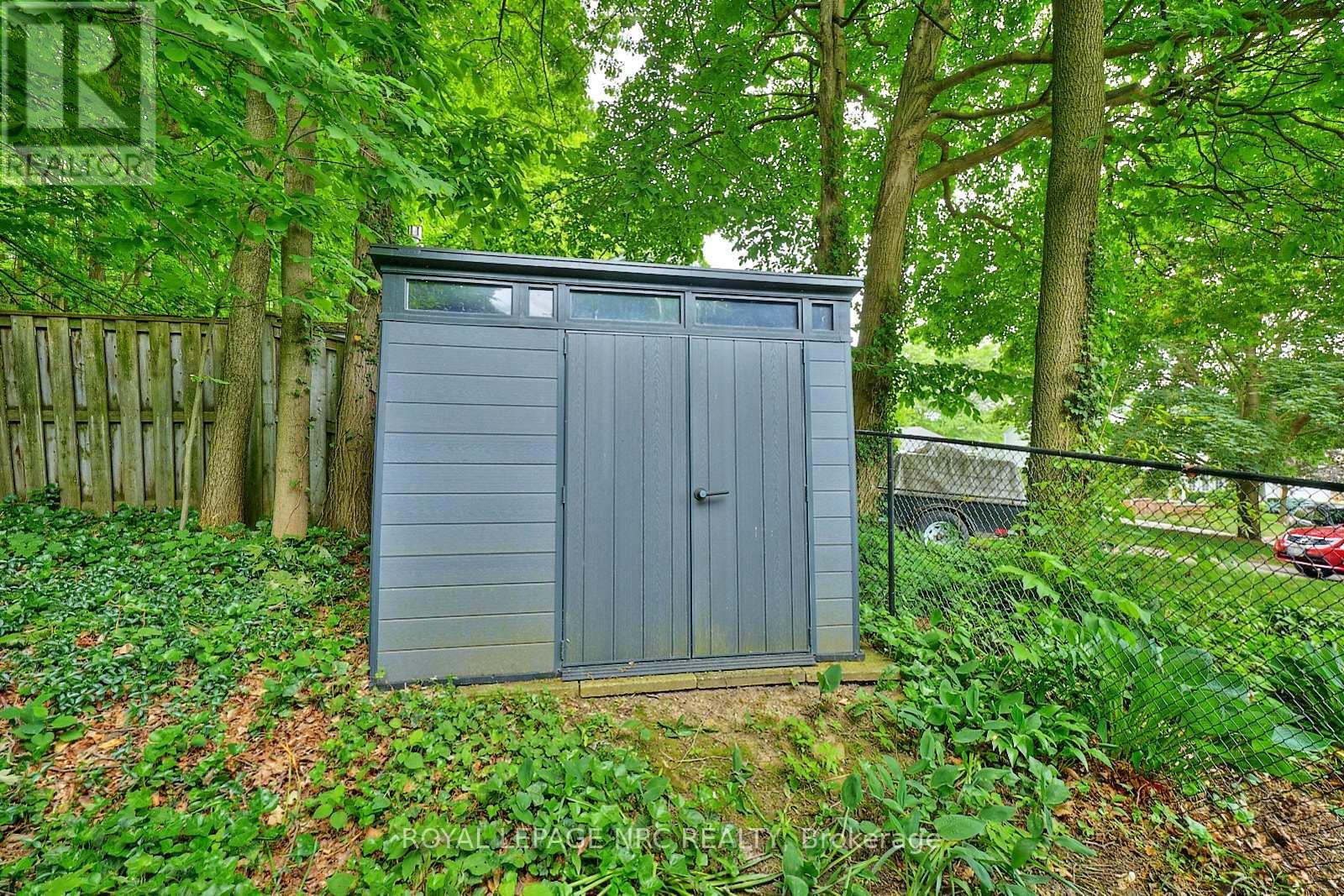 












7 CAMELOT COURT

,
St. Catharines (Glendale/Glenridge),




Ontario
L2T3R4

