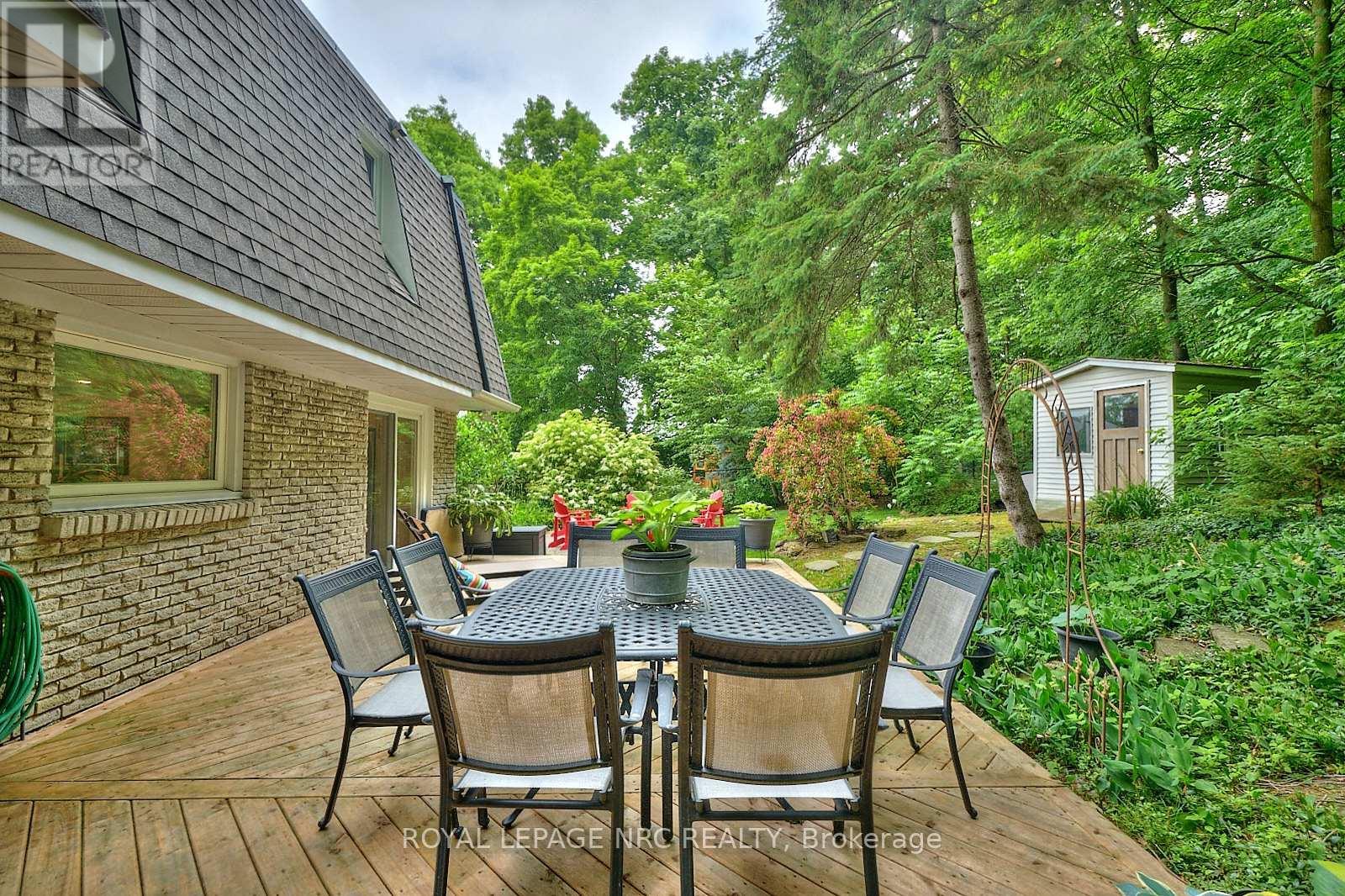 












7 CAMELOT COURT

,
St. Catharines (Glendale/Glenridge),




Ontario
L2T3R4

