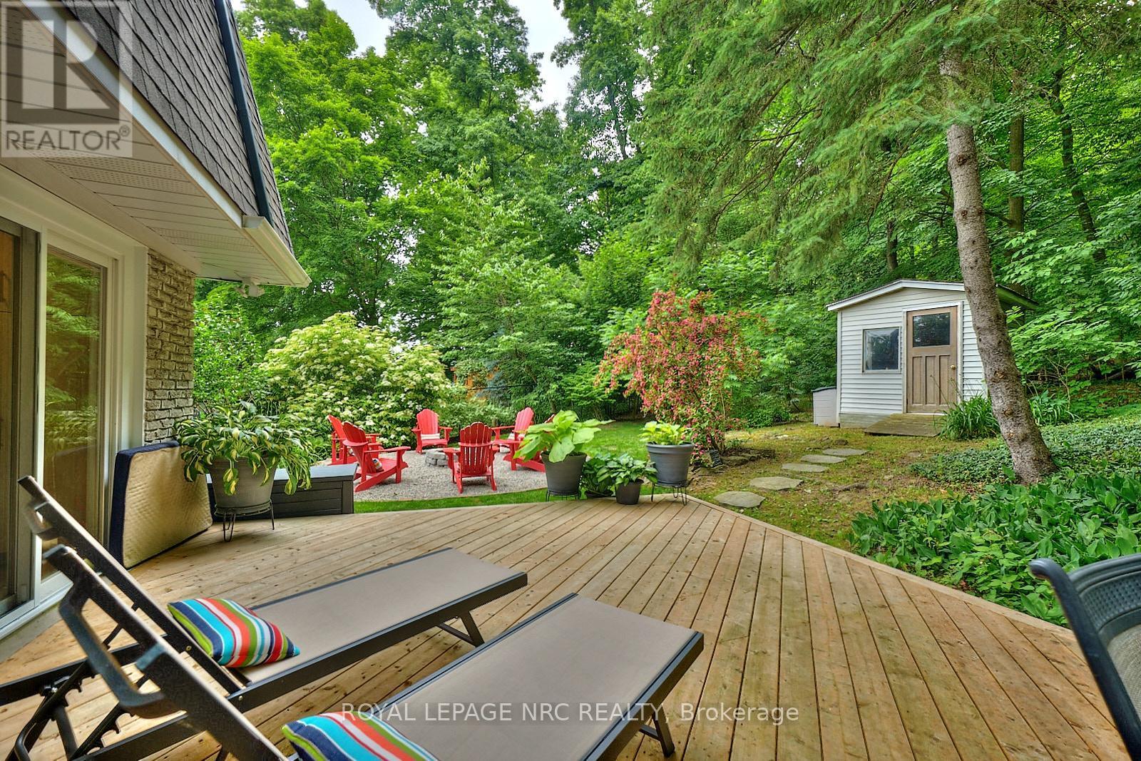 












7 CAMELOT COURT

,
St. Catharines (Glendale/Glenridge),




Ontario
L2T3R4

