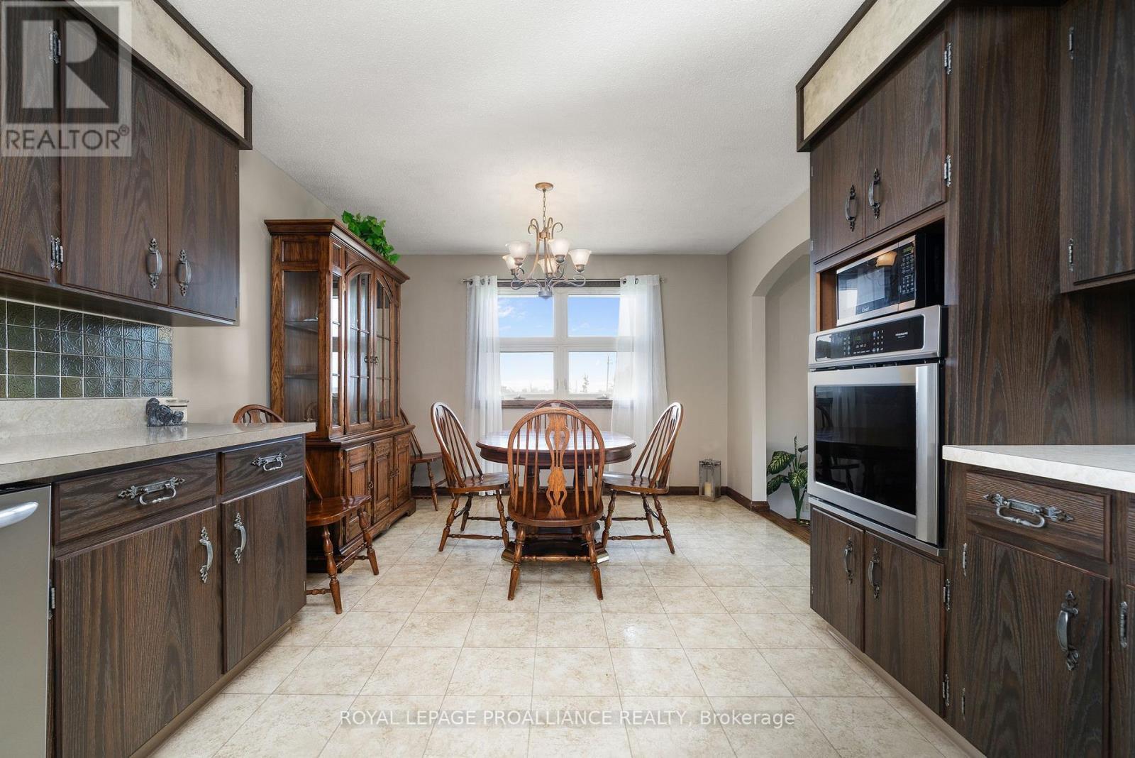 












6864 HIGHWAY 62

,
Belleville (Belleville Ward),




Ontario
K8N0L7

