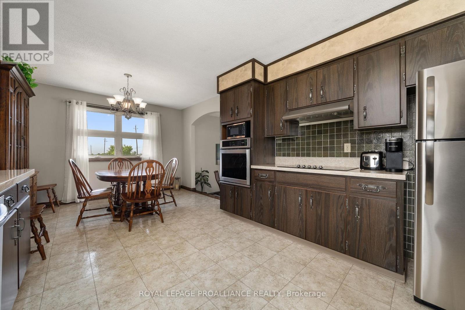 












6864 HIGHWAY 62

,
Belleville (Belleville Ward),




Ontario
K8N0L7

