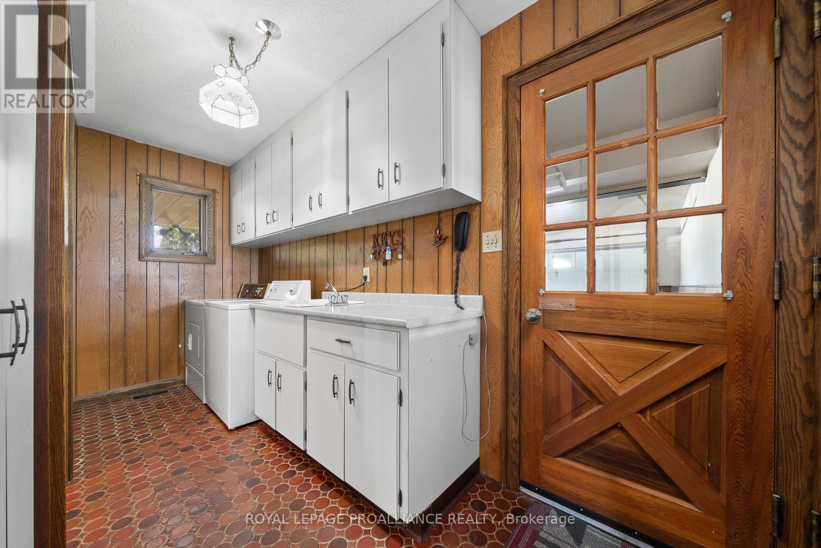 












6864 HIGHWAY 62

,
Belleville (Belleville Ward),




Ontario
K8N0L7


