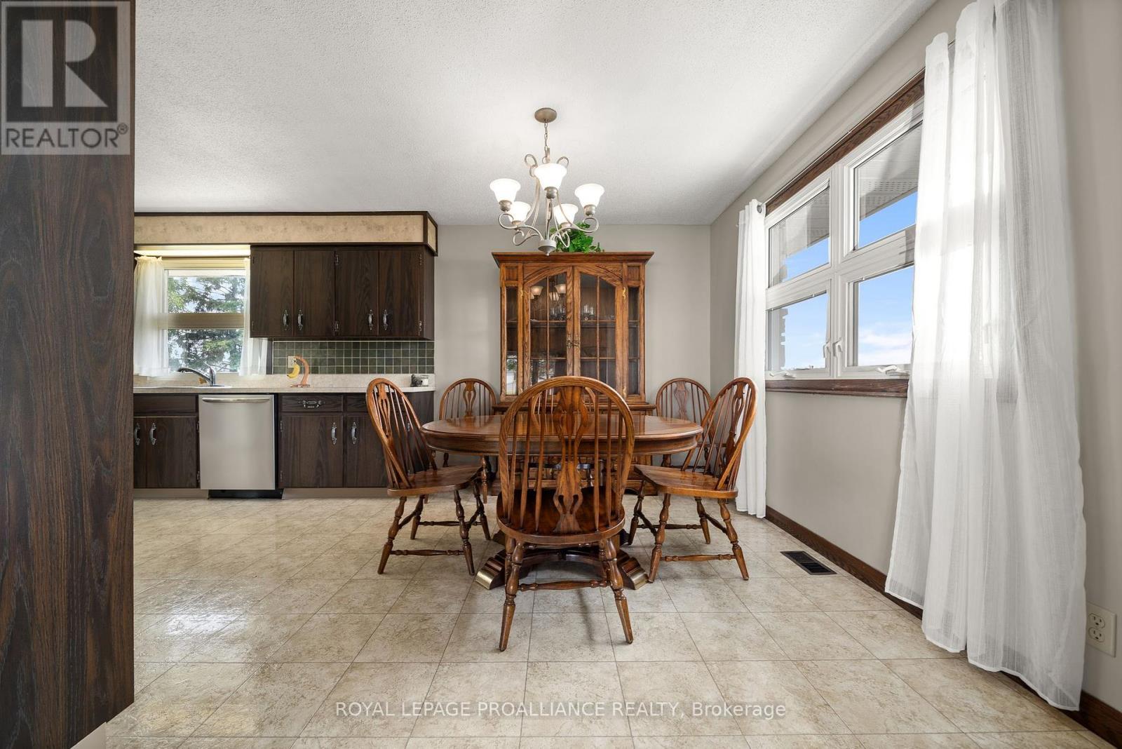 












6864 HIGHWAY 62

,
Belleville (Belleville Ward),




Ontario
K8N0L7

