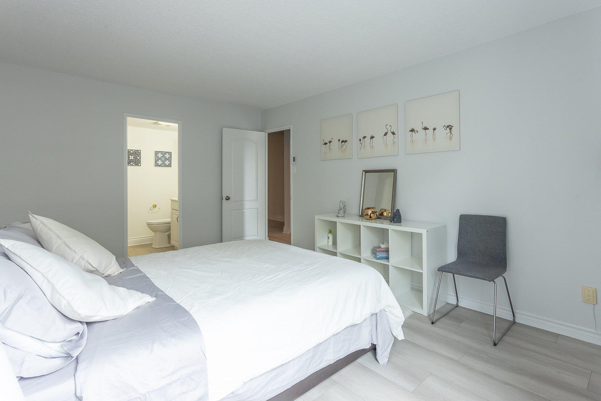 









3480


Rue Simpson

, 1010,
Montréal (Ville-Marie),




QC
H3G2J5

