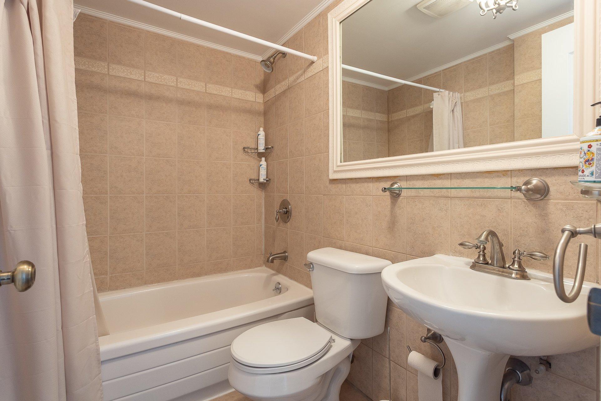 









3480


Rue Simpson

, 1010,
Montréal (Ville-Marie),




QC
H3G2J5

