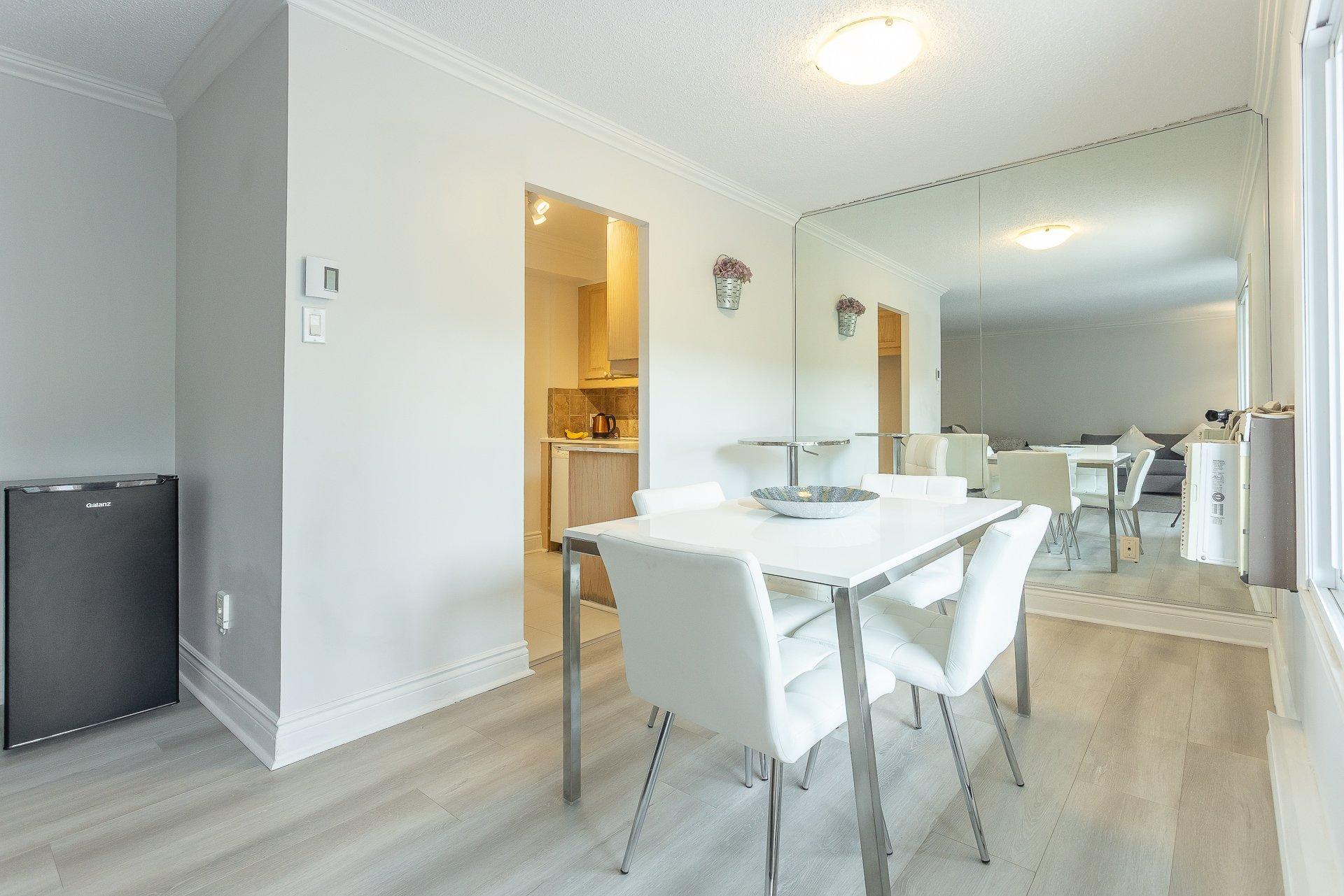 









3480


Rue Simpson

, 1010,
Montréal (Ville-Marie),




QC
H3G2J5

