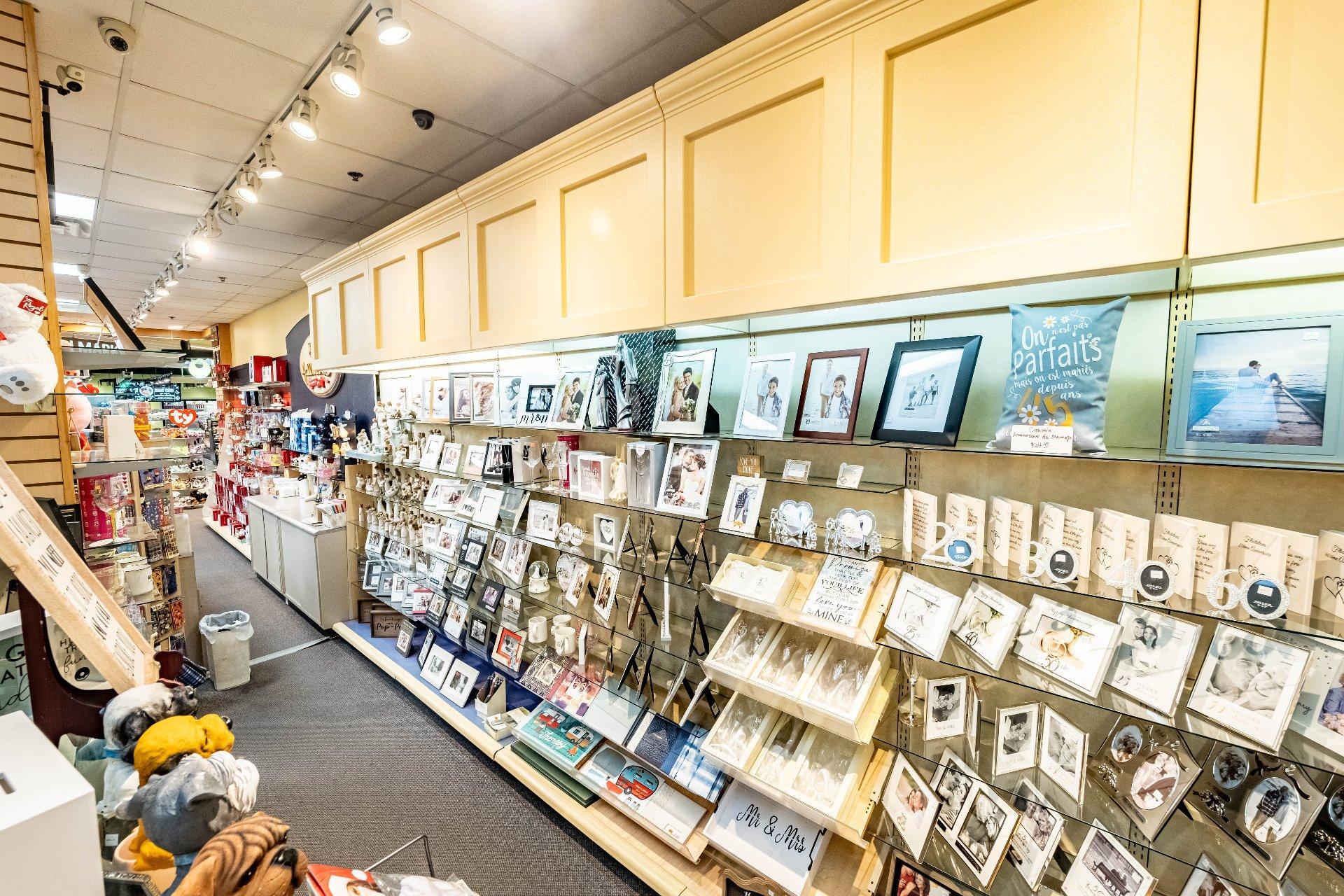 









977


Rue Ste-Catherine O.

,
Montréal (Ville-Marie),




QC
H3B4W3

