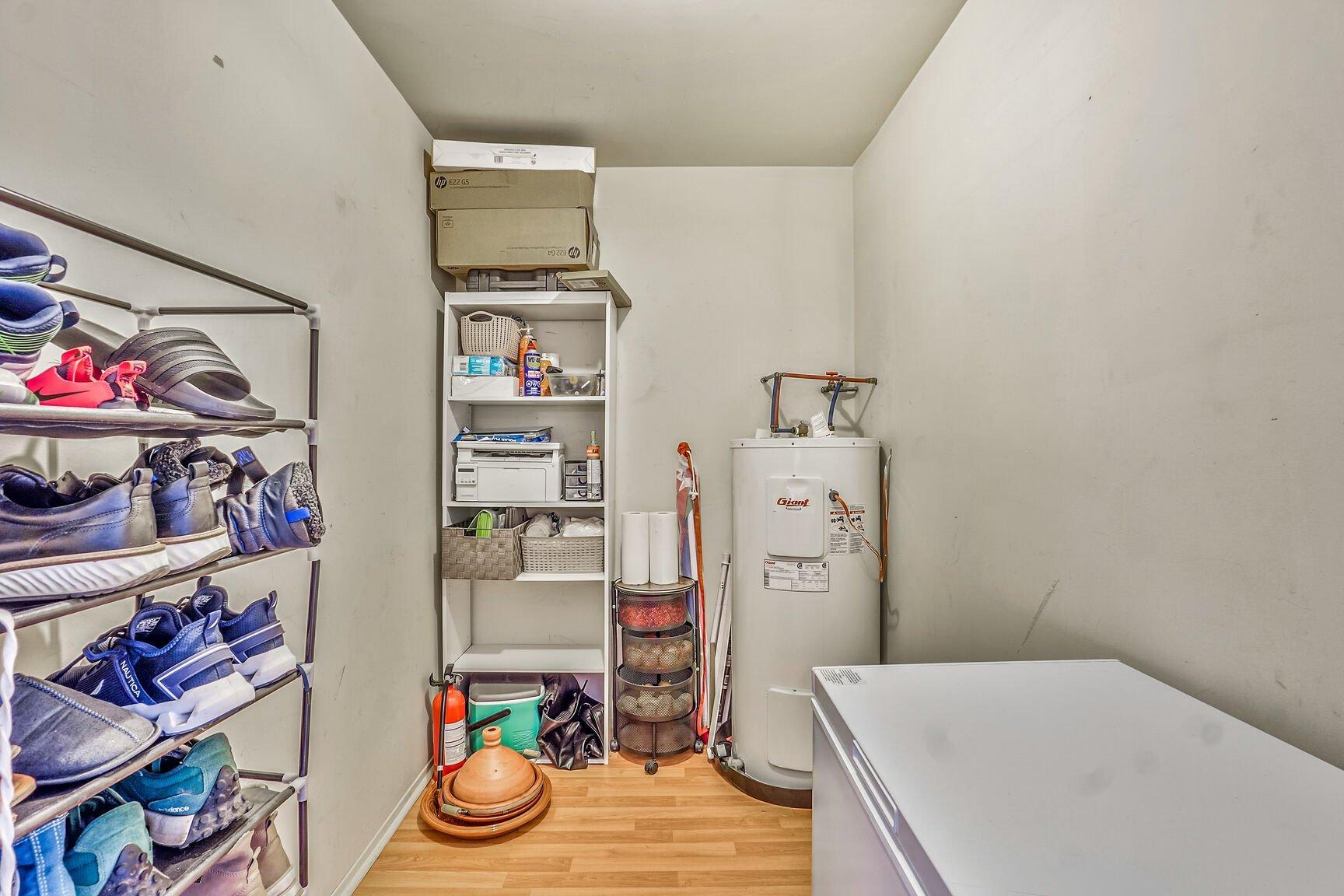 









1672


Rue McNamara

, 147,
Laval (Chomedey),




QC
H7S2J9

