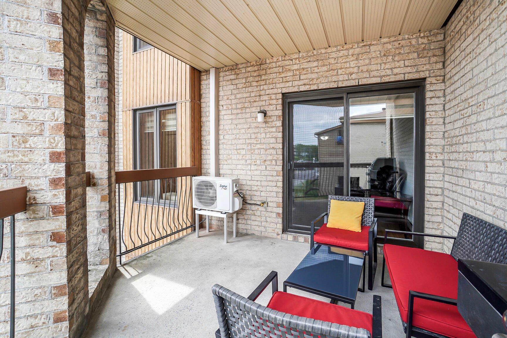









1672


Rue McNamara

, 147,
Laval (Chomedey),




QC
H7S2J9

