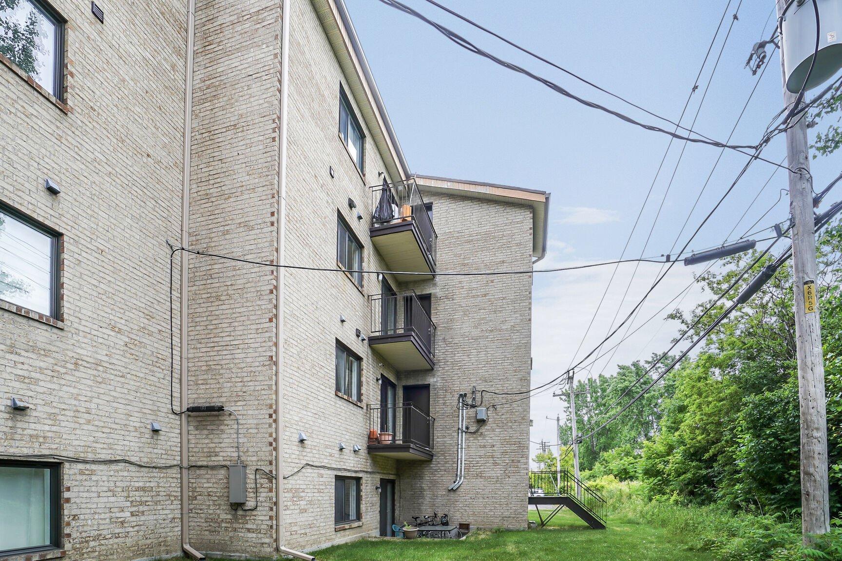 









1672


Rue McNamara

, 147,
Laval (Chomedey),




QC
H7S2J9

