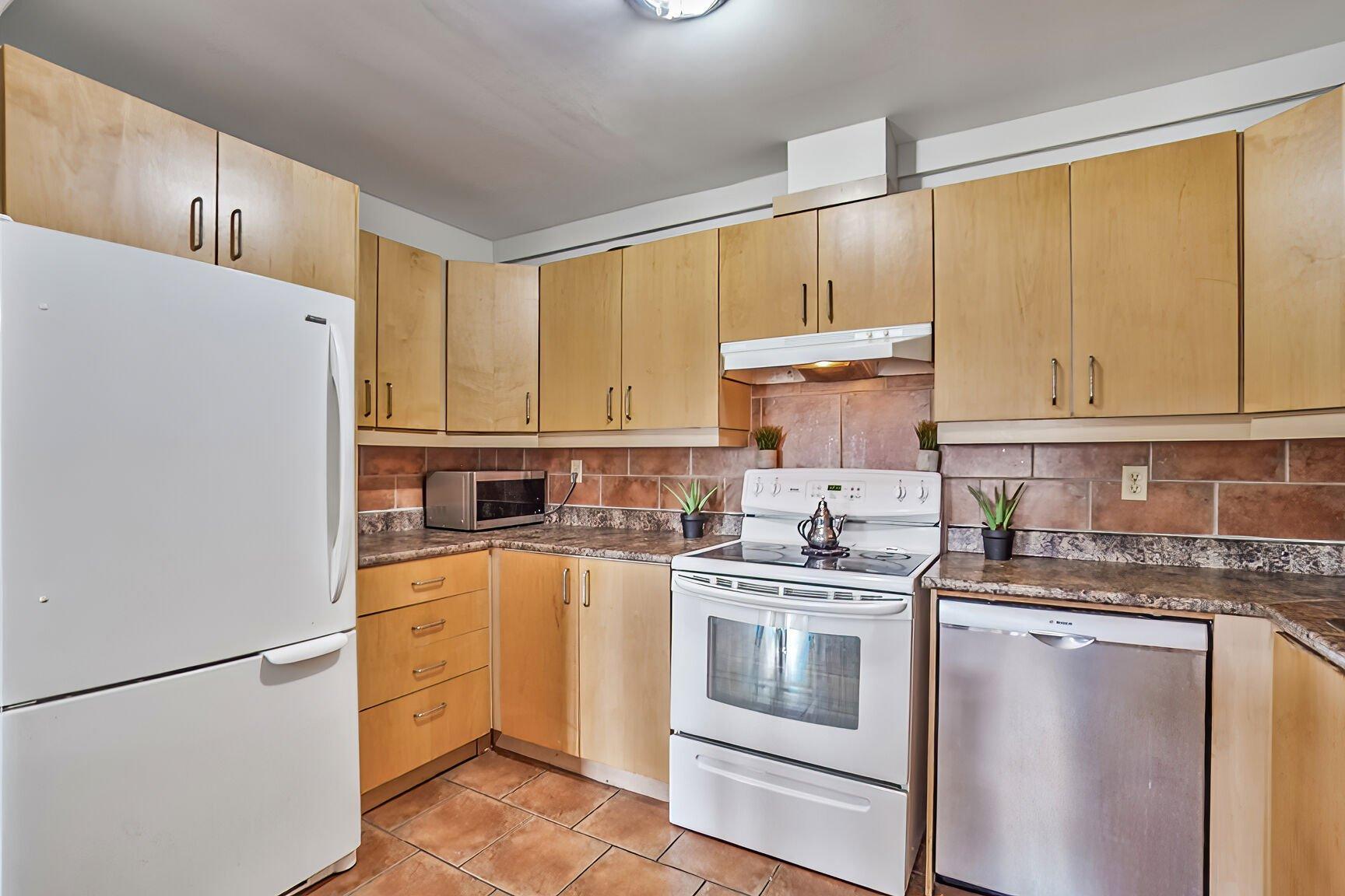 









1672


Rue McNamara

, 147,
Laval (Chomedey),




QC
H7S2J9

