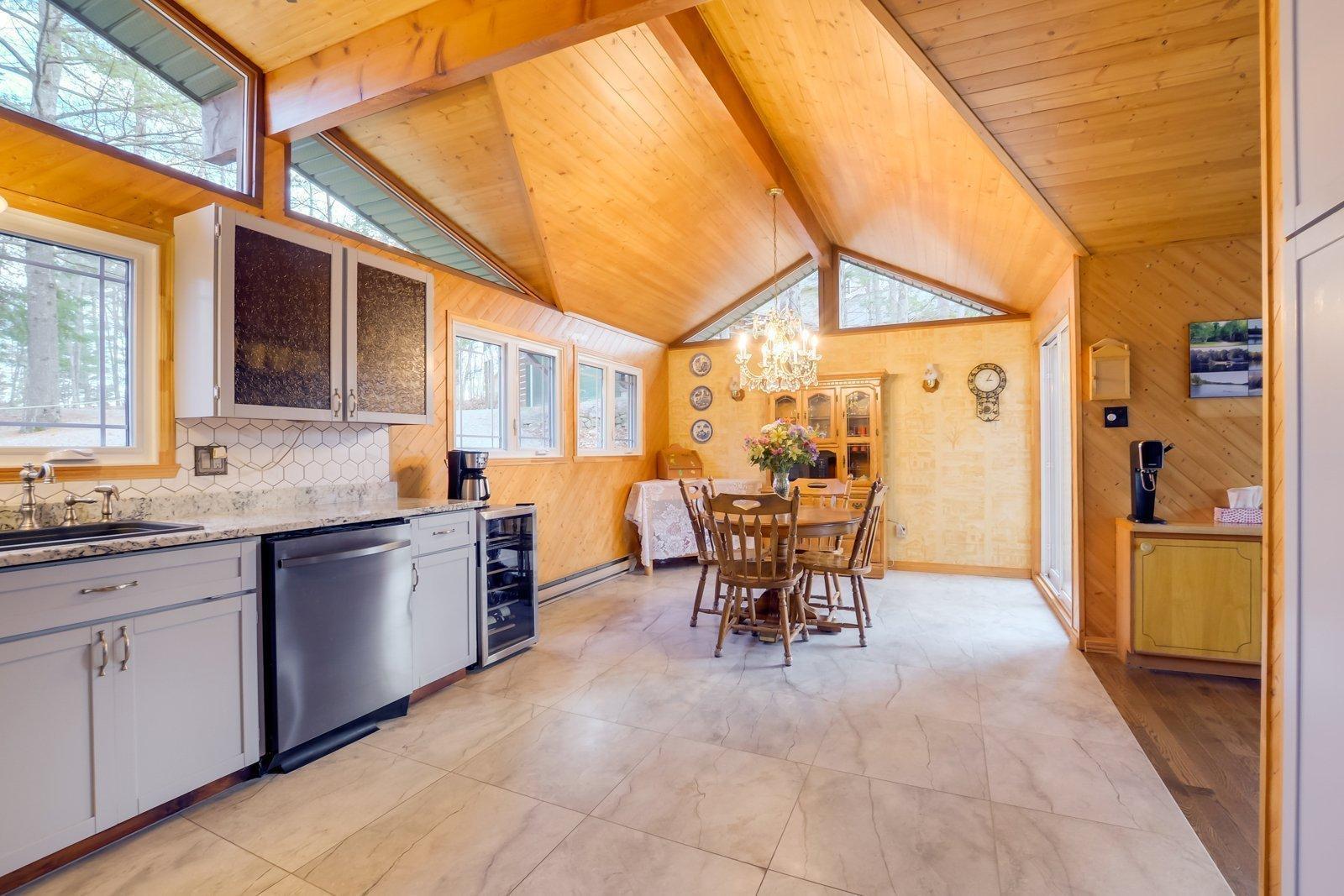









56


Ch. du Canari

,
Val-des-Monts,




QC
J8N6J7

