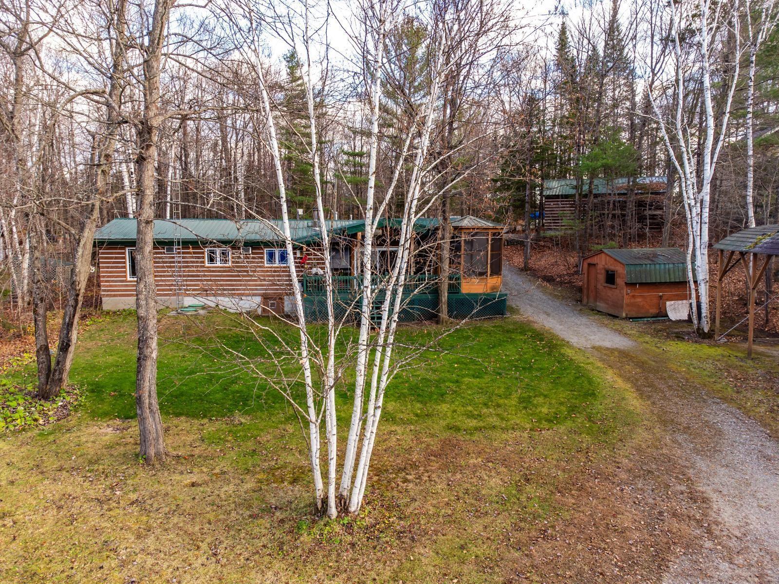 









56


Ch. du Canari

,
Val-des-Monts,




QC
J8N6J7

