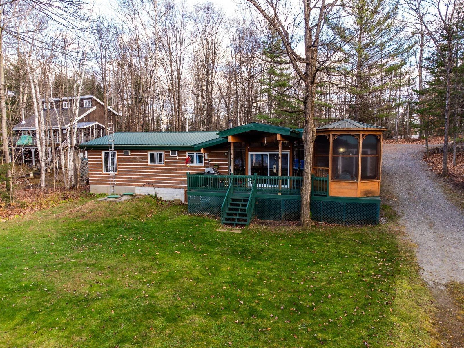 









56


Ch. du Canari

,
Val-des-Monts,




QC
J8N6J7

